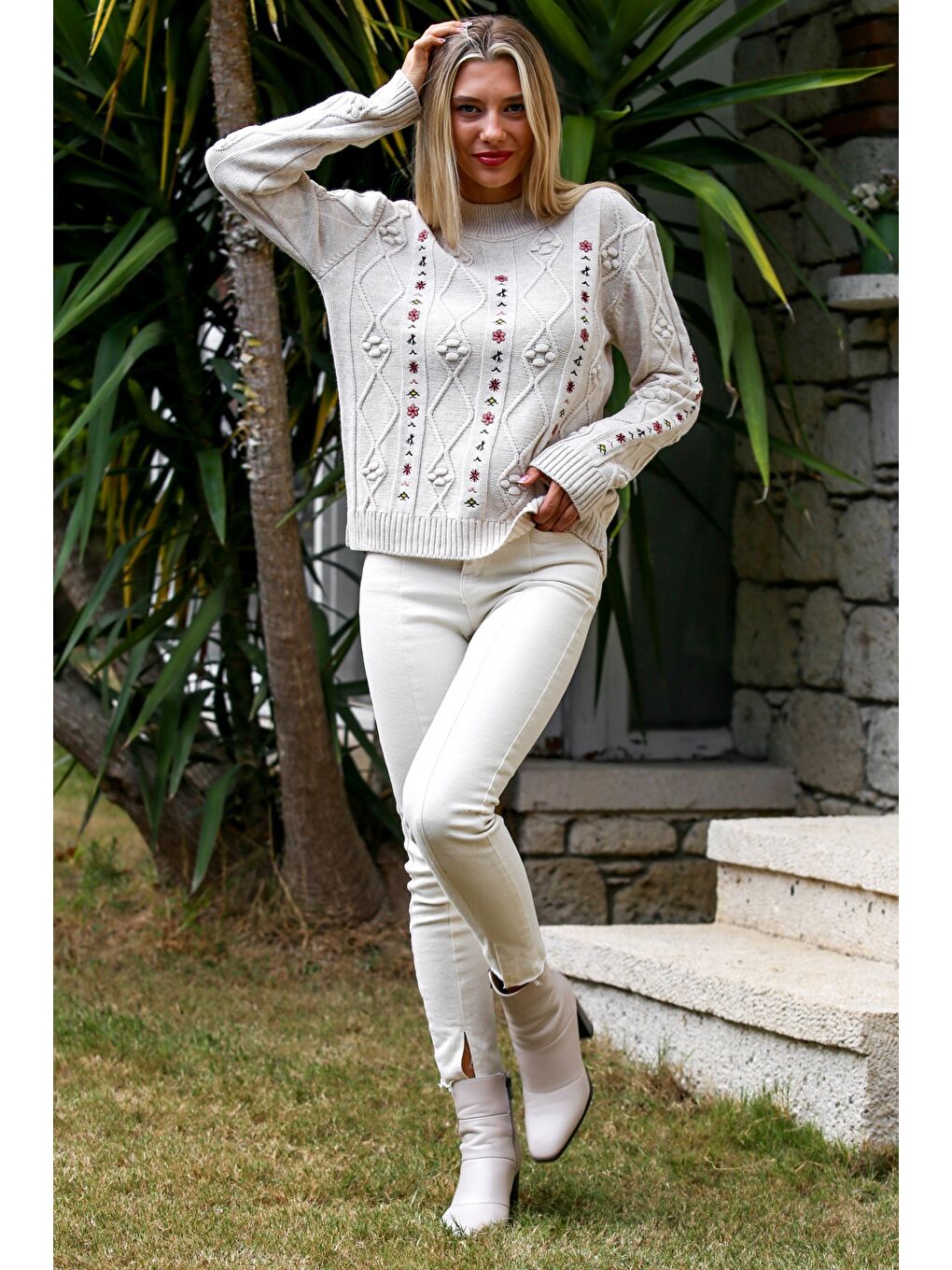 Ekru Balıkçı Yaka Uzun Kol Nakışlı Triko Casual Kazak-5