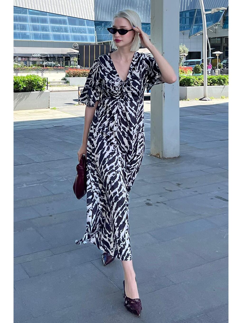 Siyah Desenli V Yaka Önü Büzgülü Elbise Mg2068-2