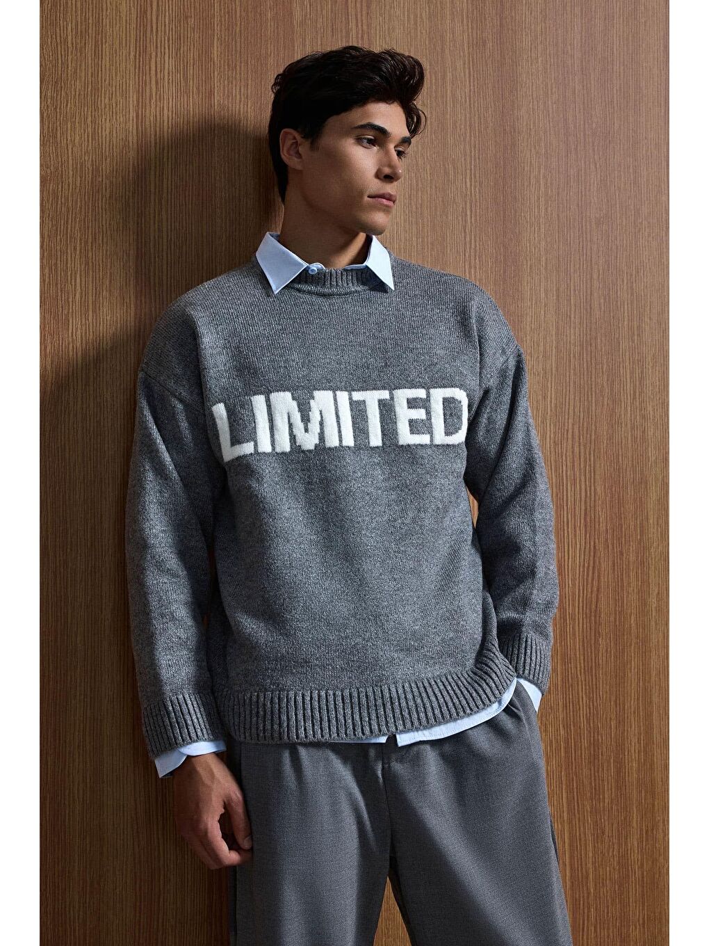 Gri Erkek Oversize Limited Kabartma Baskılı Triko Kazak Füme