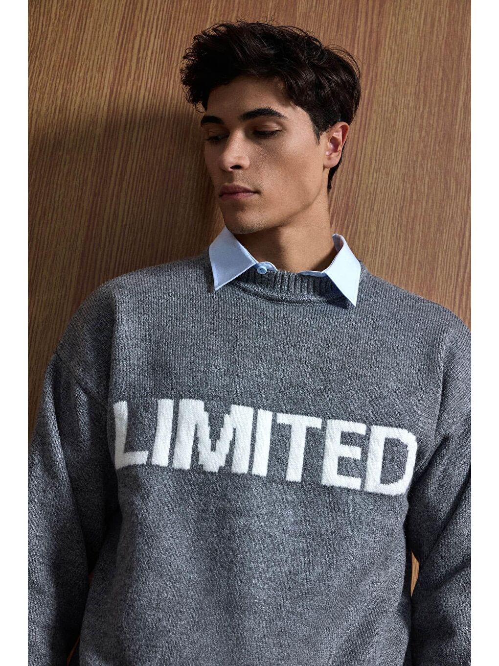 Gri Erkek Oversize Limited Kabartma Baskılı Triko Kazak Füme-1