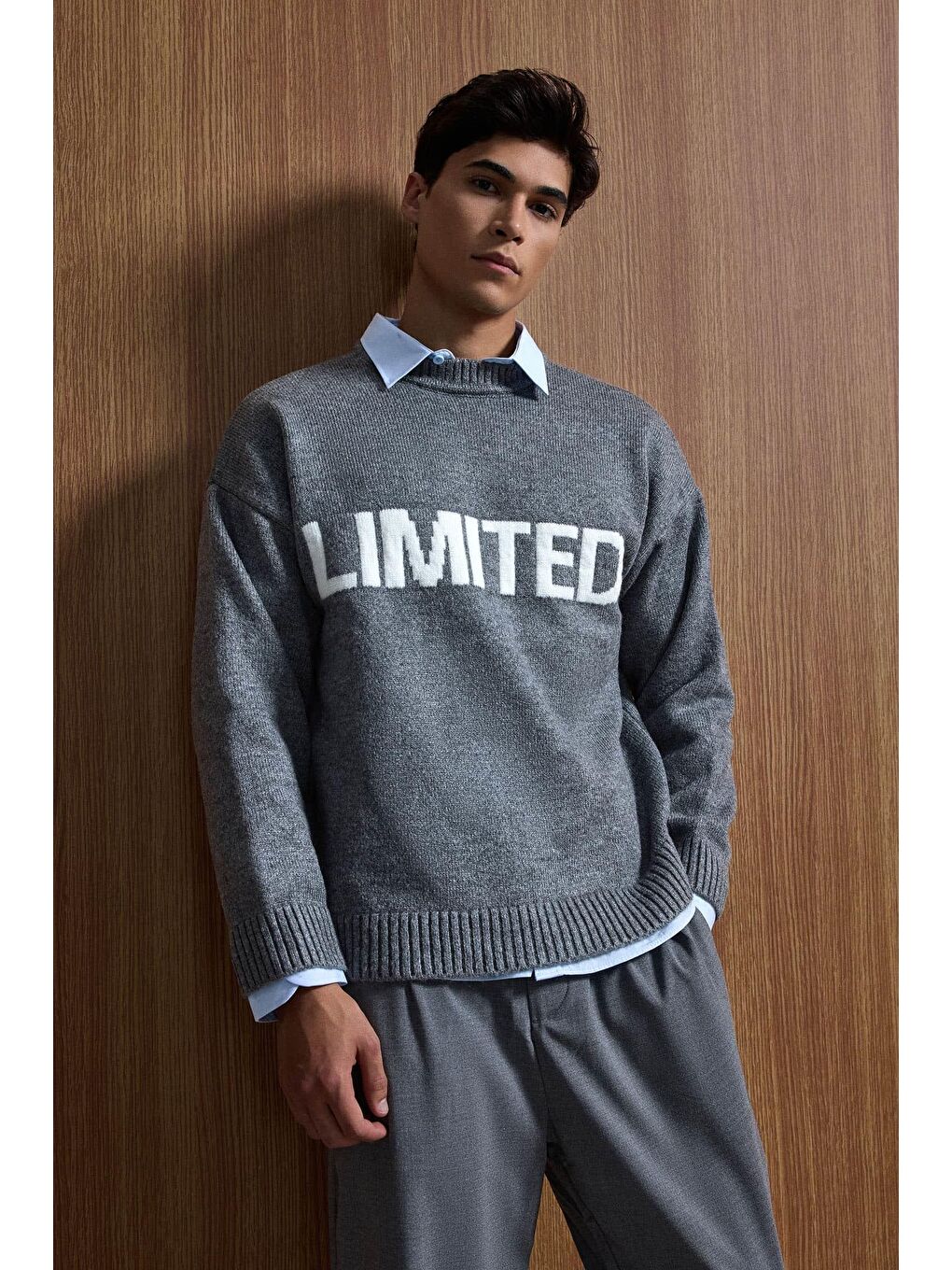 Gri Erkek Oversize Limited Kabartma Baskılı Triko Kazak Füme-2