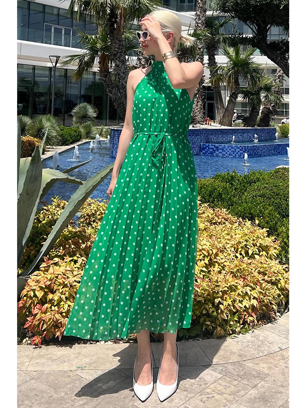 Yeşil Puantiyeli Sıfır Kol Halter Yaka Elbise Mg2134