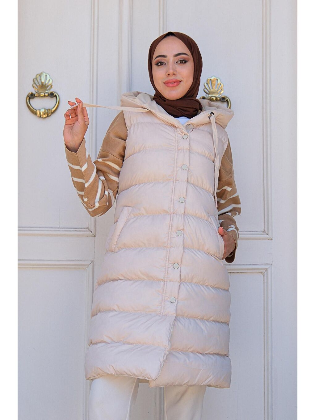 Kadın Kapüşonlu Uzun Şişme Yelek Bej