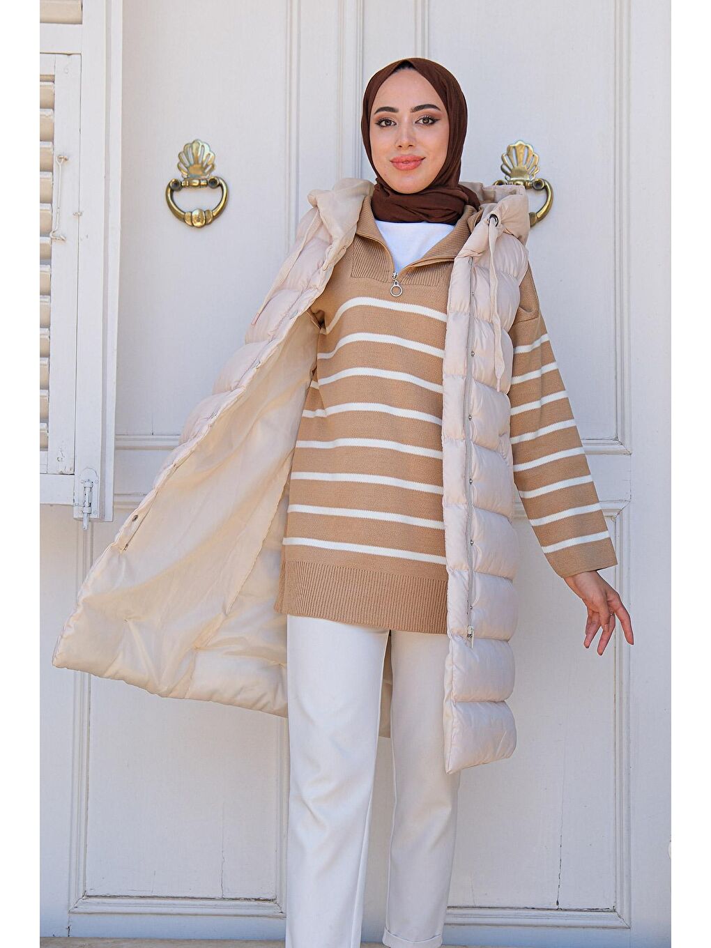 Kadın Kapüşonlu Uzun Şişme Yelek Bej-1