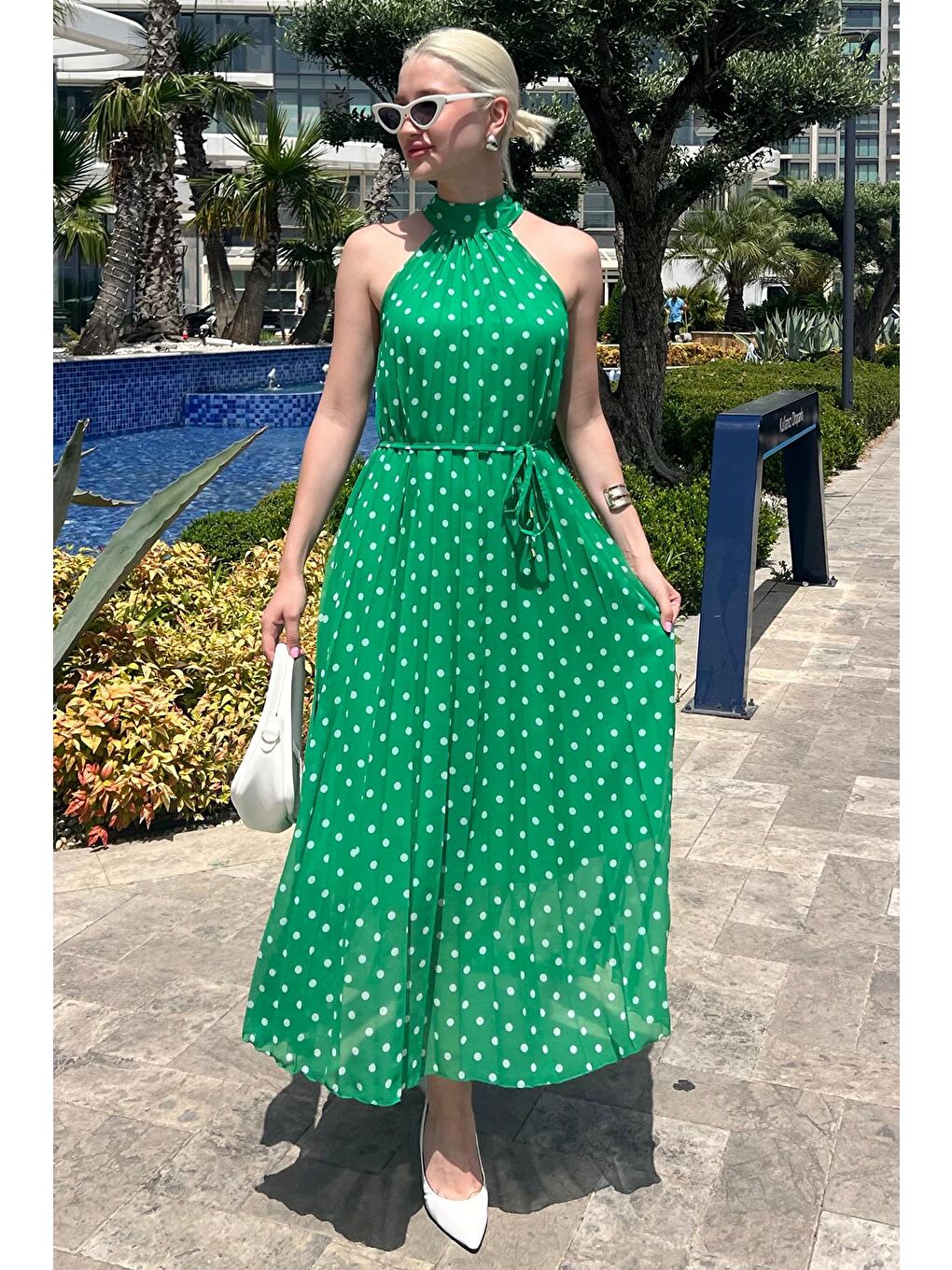 Yeşil Puantiyeli Sıfır Kol Halter Yaka Elbise Mg2134-2