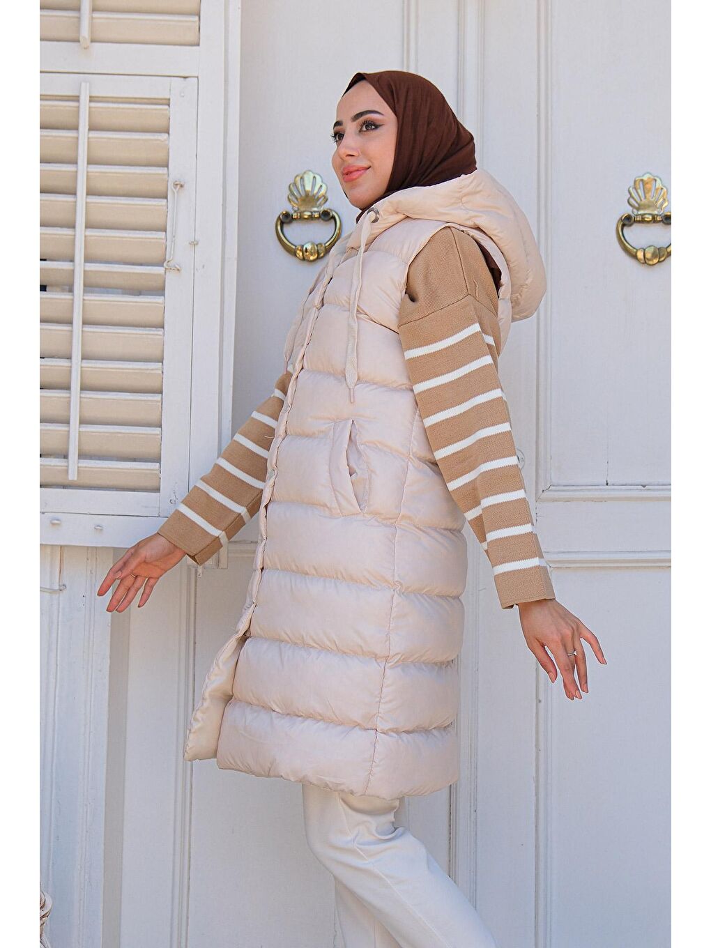 Kadın Kapüşonlu Uzun Şişme Yelek Bej-2