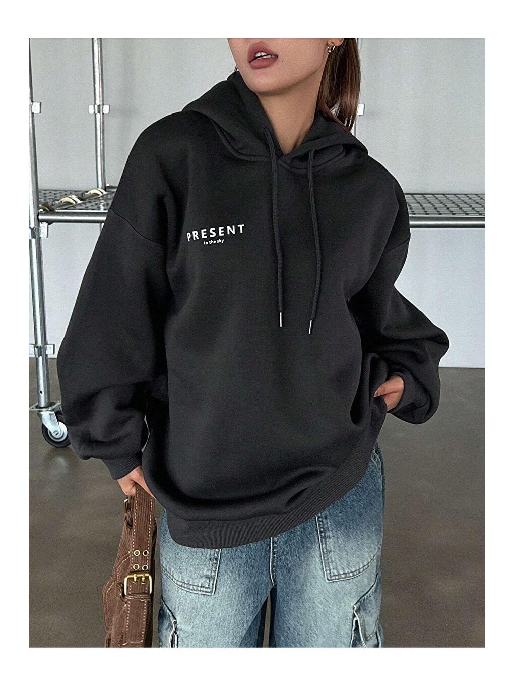 Trendseninle Gri Kadın SİYAH Present Baskılı Oversize Kapüşonlu Sweatshirt - 4