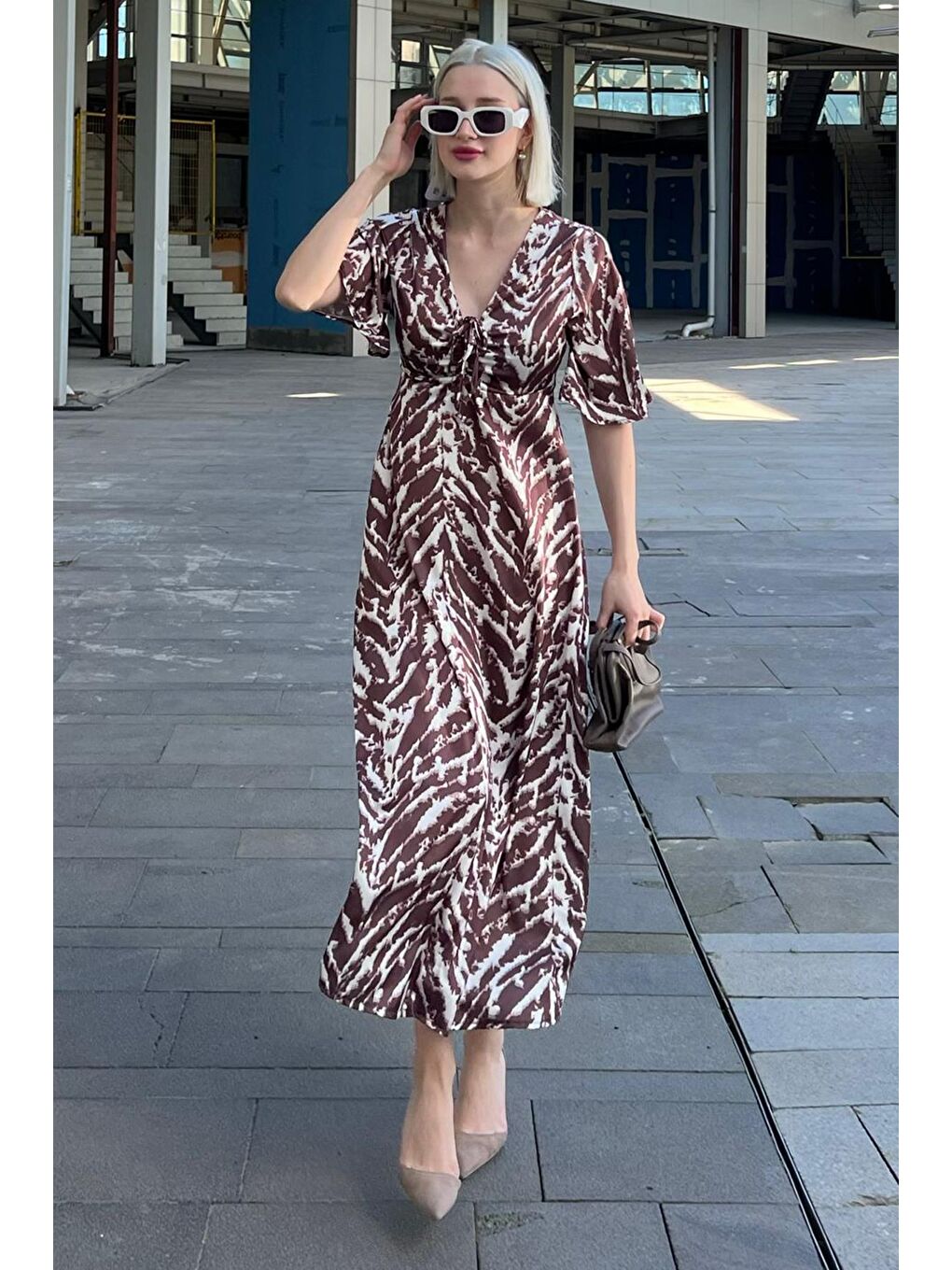 Kahverengi Desenli V Yaka Önü Büzgülü Elbise Mg2068-1