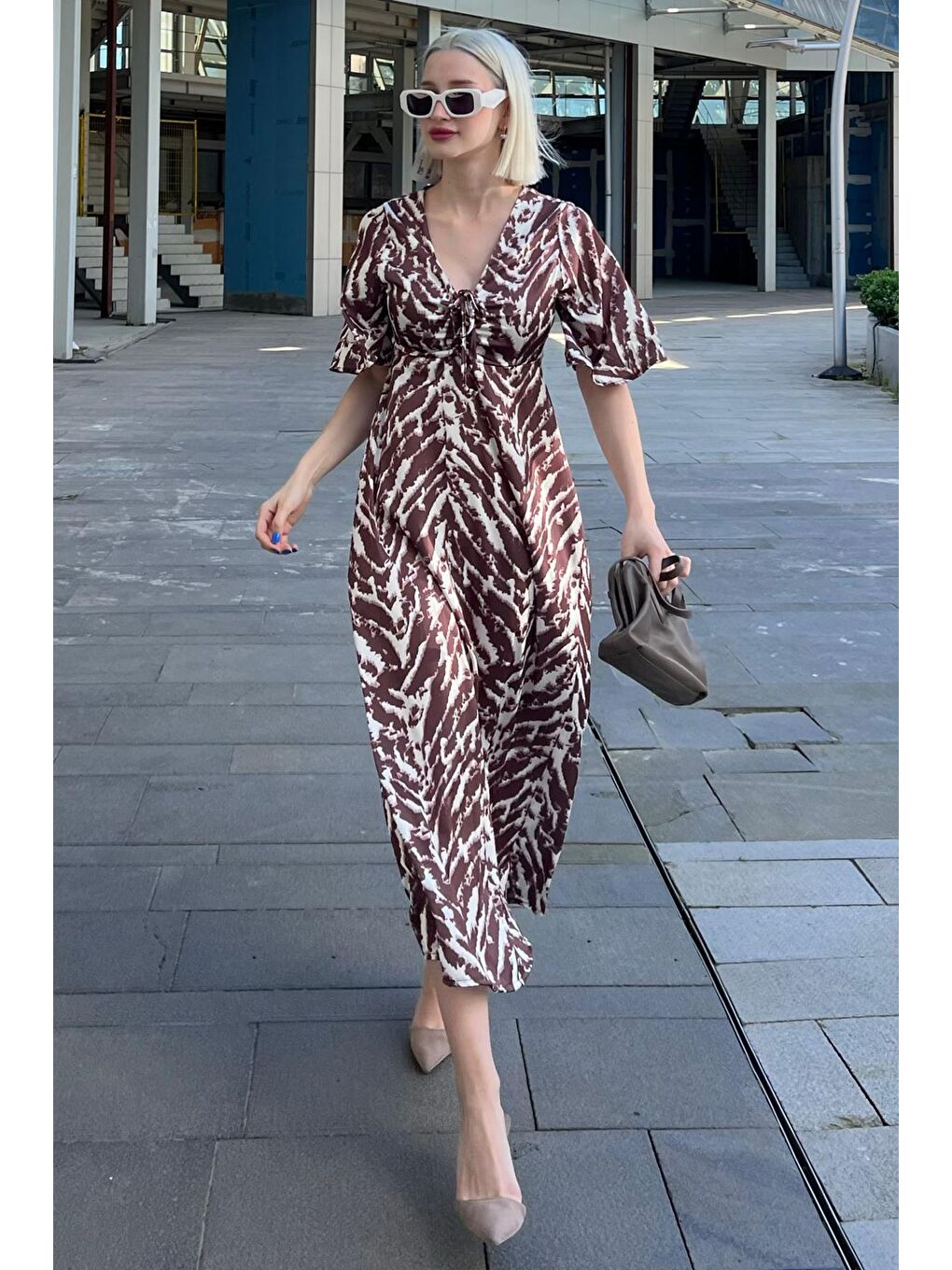 Kahverengi Desenli V Yaka Önü Büzgülü Elbise Mg2068-2