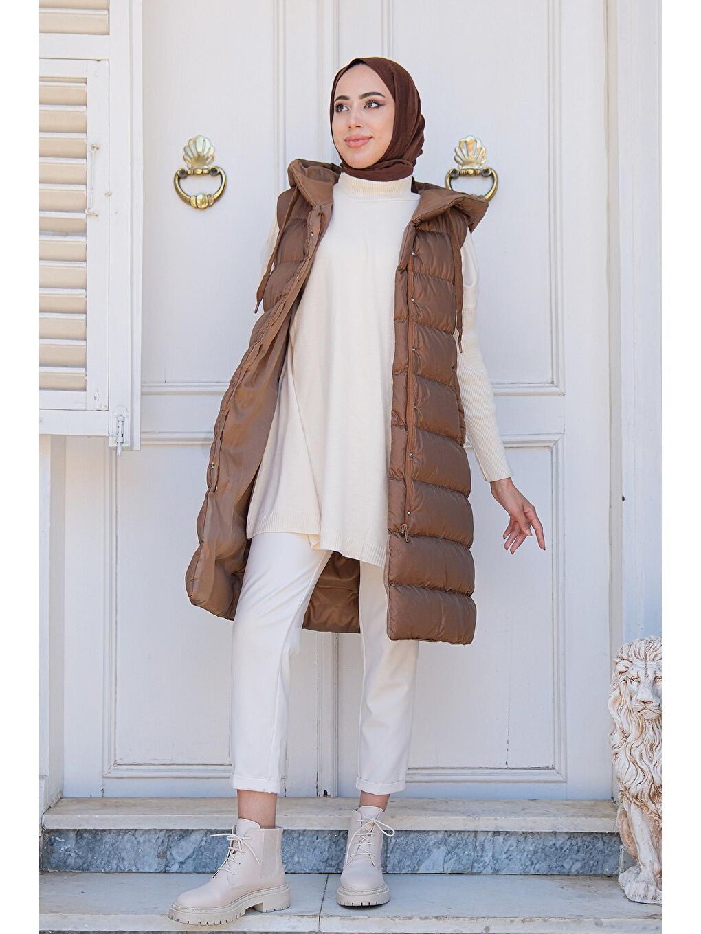 Kahverengi Kadın Kapüşonlu Uzun Şişme Yelek Taba-1