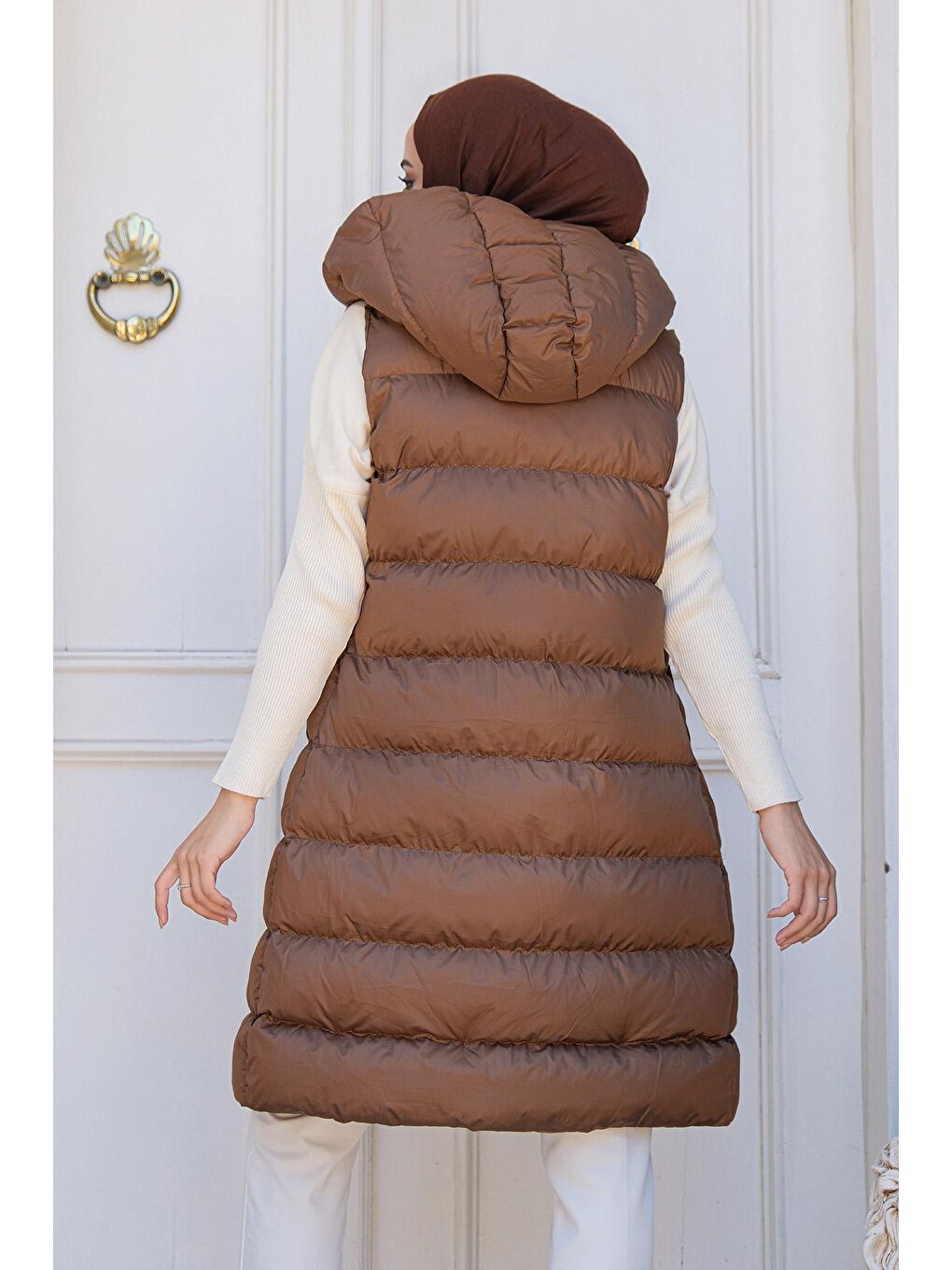Kahverengi Kadın Kapüşonlu Uzun Şişme Yelek Taba-3
