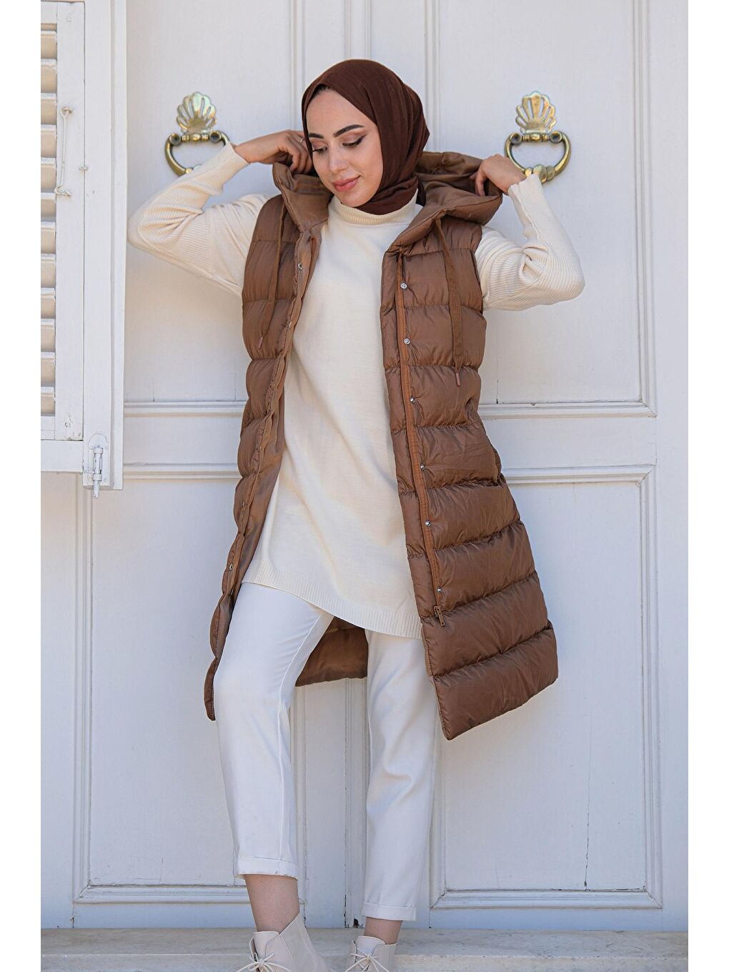 Kahverengi Kadın Kapüşonlu Uzun Şişme Yelek Taba-4