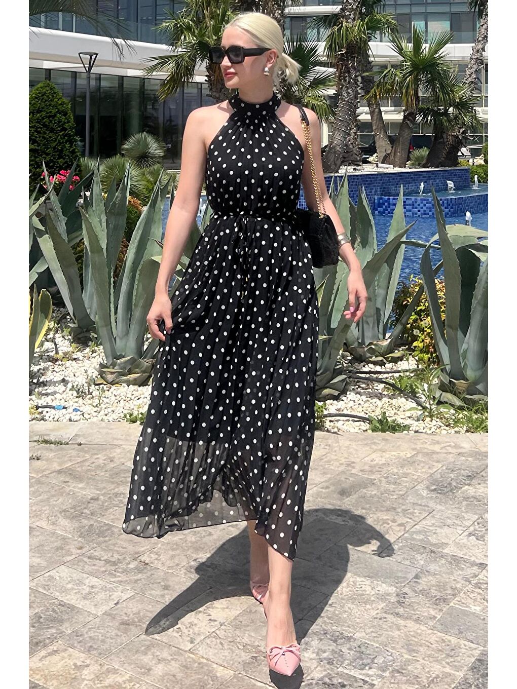 Siyah Puantiyeli Sıfır Kol Halter Yaka Elbise Mg2134-2