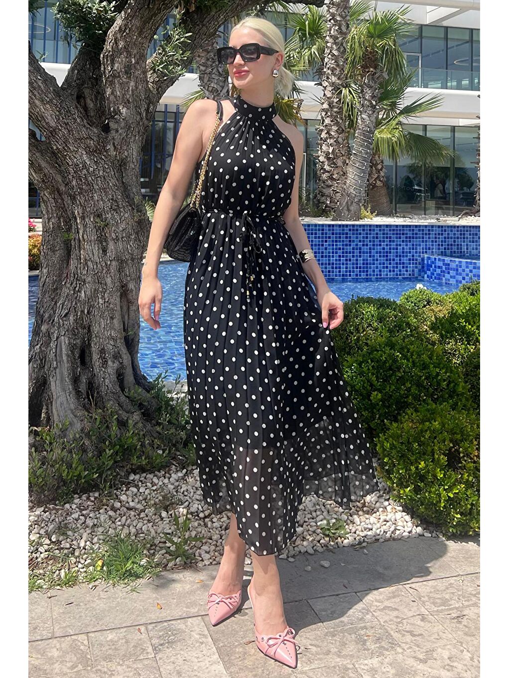 Siyah Puantiyeli Sıfır Kol Halter Yaka Elbise Mg2134-3