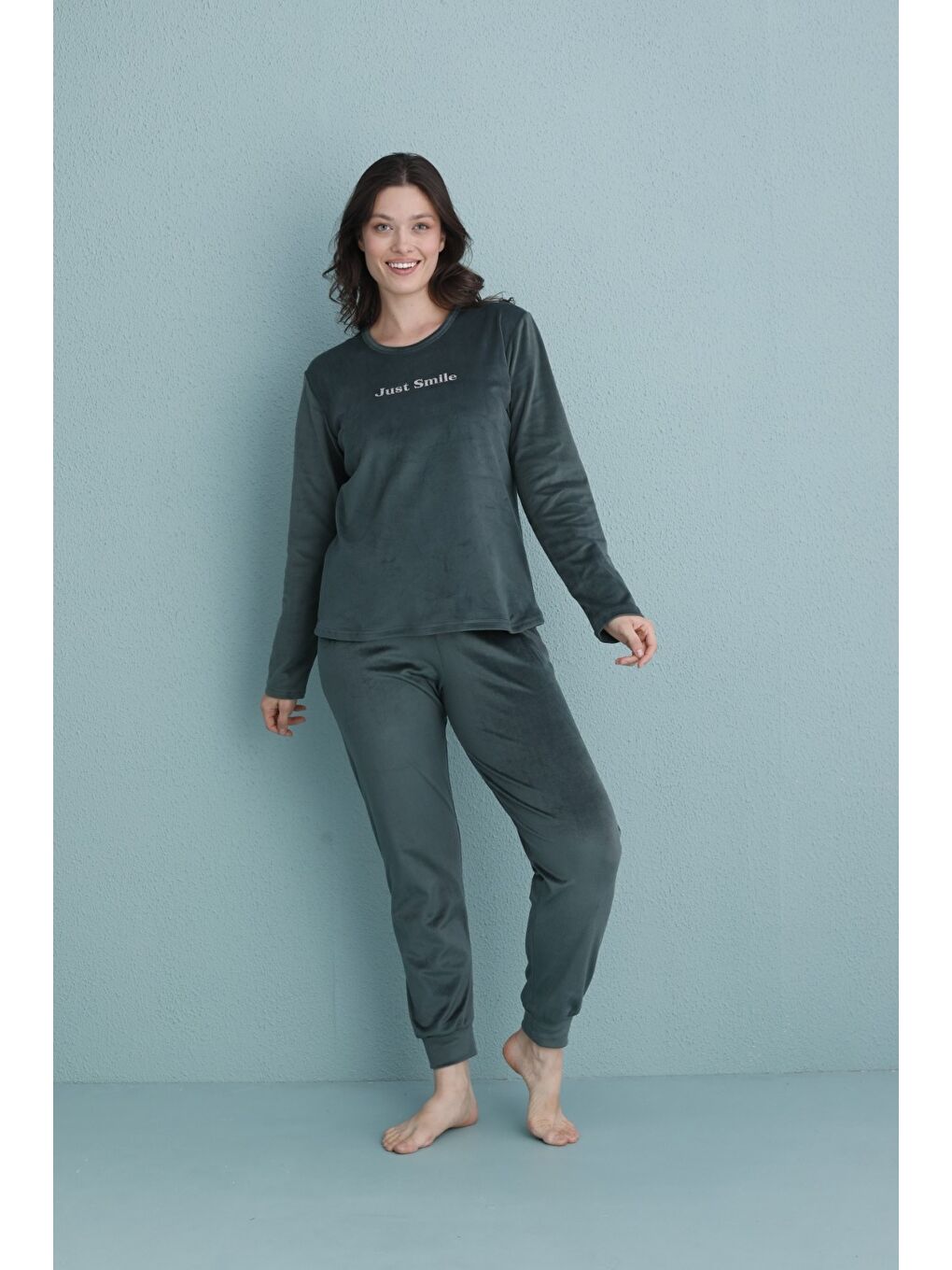 Kadın Nefti Yeşil Kadife Uzun Kollu Manşet Paça Yüksek Kalite Pijama Takımı