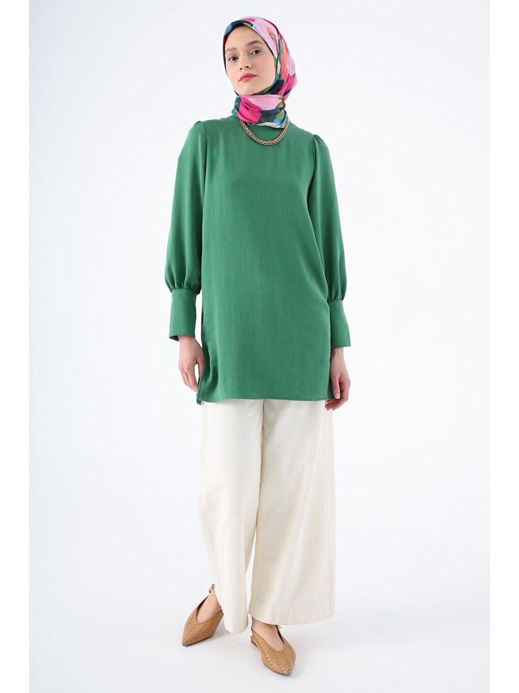 Yeşil Arkası Düğme Detaylı Yırtmaçlı Bisiklet Yaka Geniş Manşetli Tunik