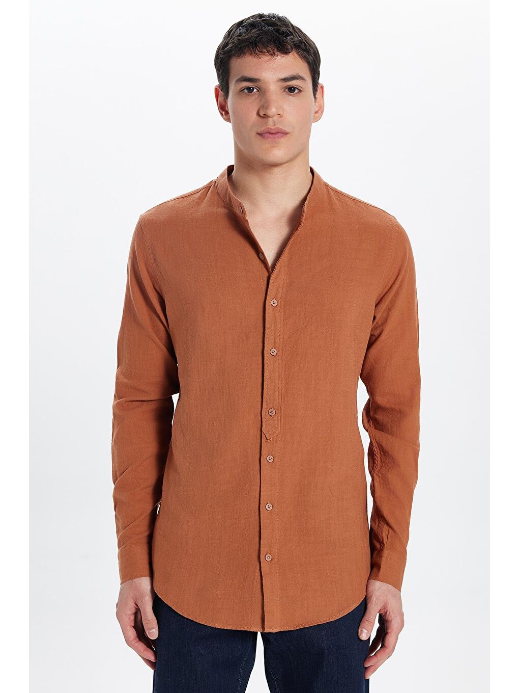 Kahverengi Erkek Slim Fit Dar Kesim Uzun Kollu %100 Pamuk Keten Doku Hakim Yaka Kiremit Renk Gömlek-2