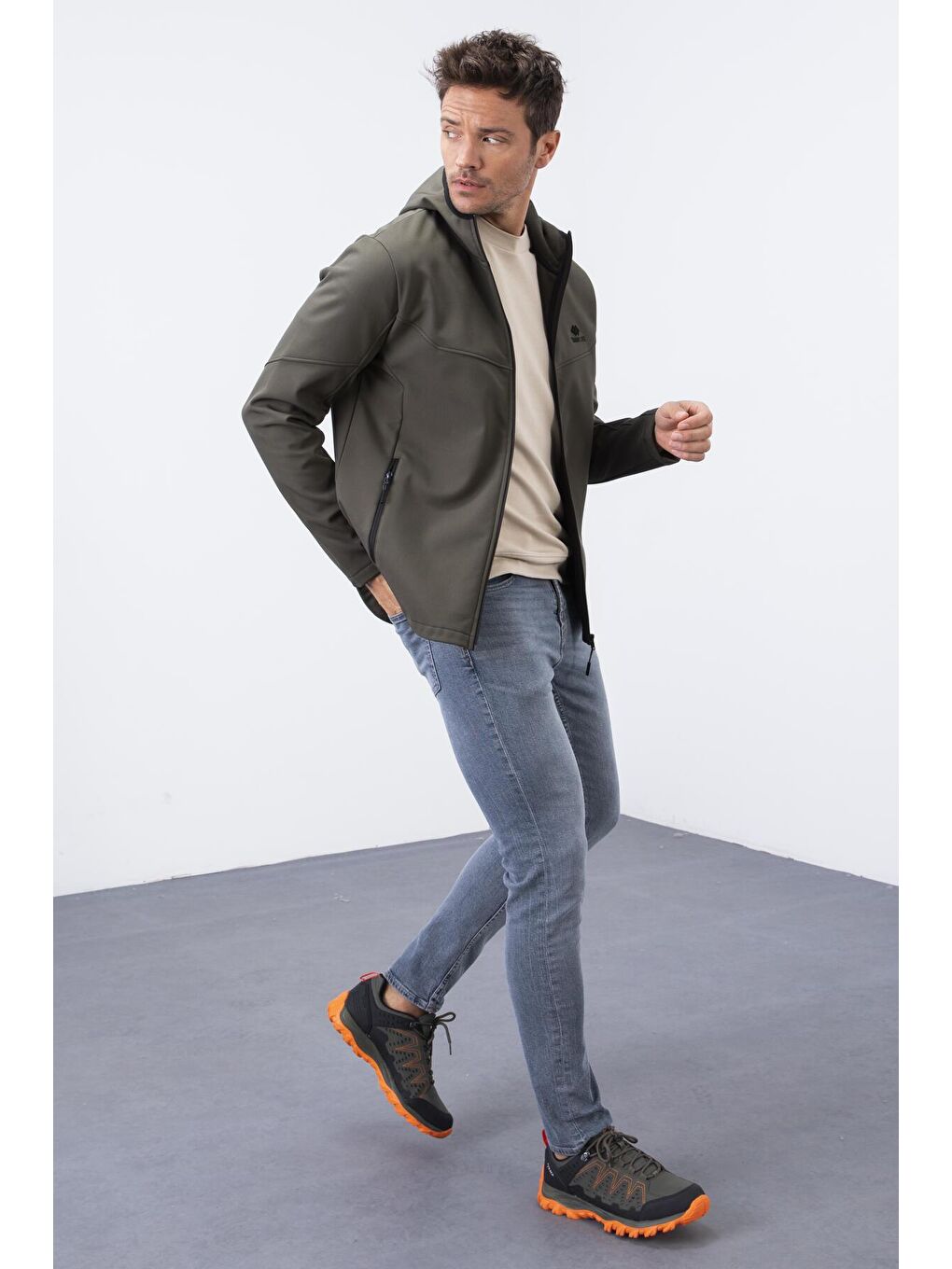 Haki Fermuarlı Kapüşonlu Su ve Rüzgar Geçirmez Softshell Erkek Mont - 88051-1