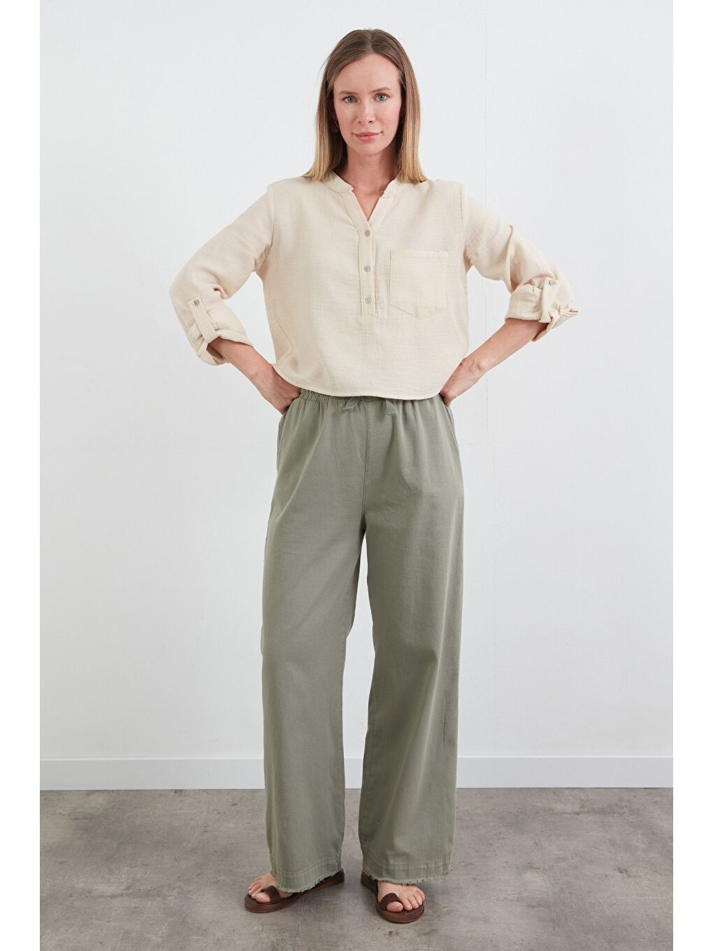 Turkuaz Paçası Püsküllü Beli Lastikli Gabardin Pantolon