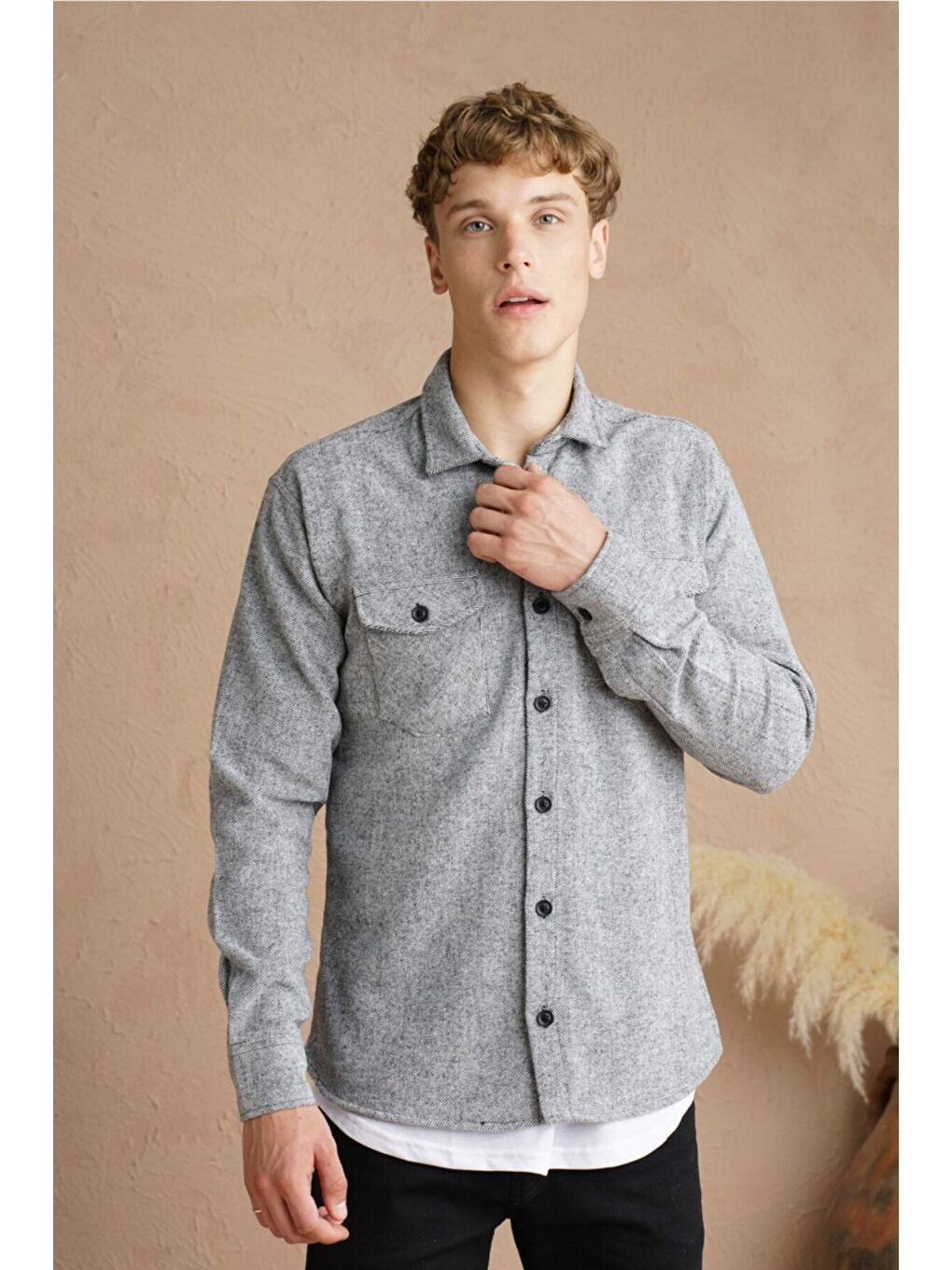 Gri Erkek Slim Fit Düğmeli Yaka Çift Cepli Oduncu Düz Gömlek-1