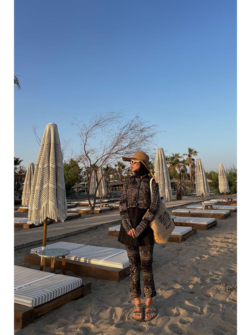 Modern Desen Detaylı Tam Kapalı Tesettür Mayo 4111 Siyah-3