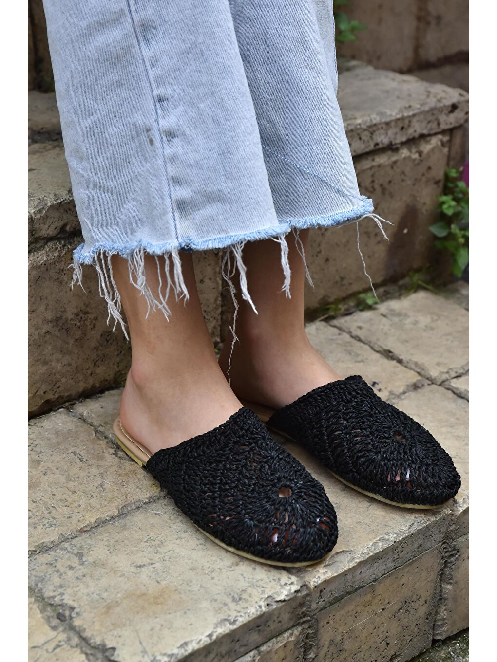 Siyah Kadın Terlik-1