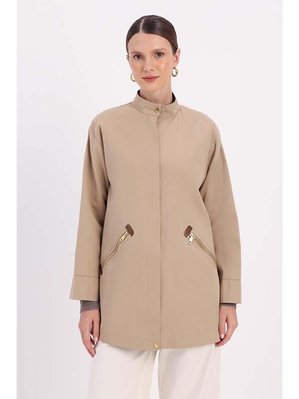 Bej Taş Cepli Fermuarlı Kısa Trençkot