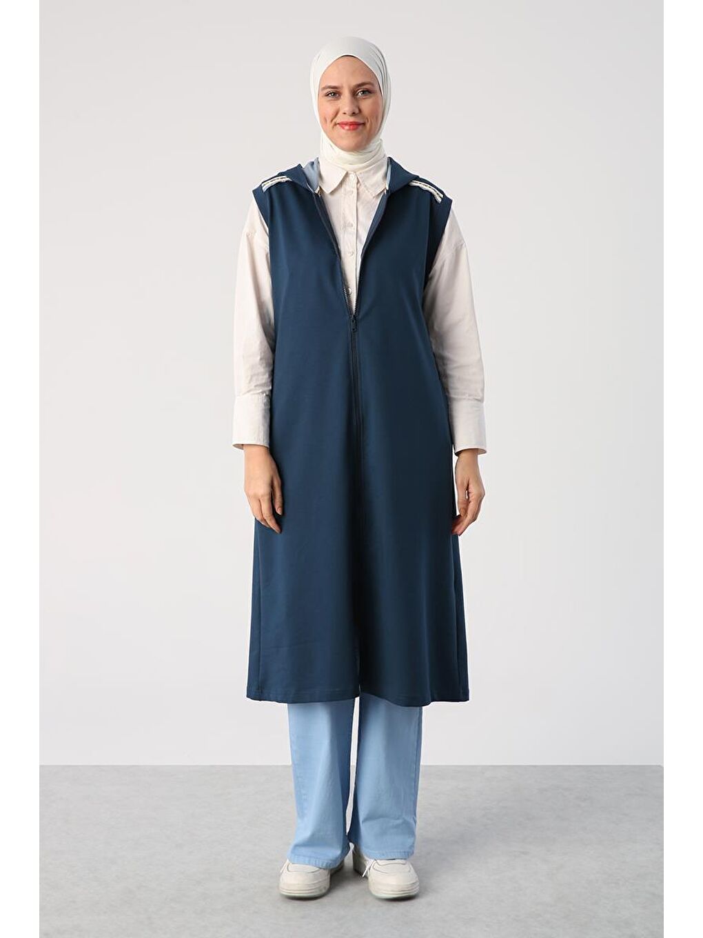 Koyu İndigo Dokuma Garnili Şerit Detaylı Kapüşonlu Yelek