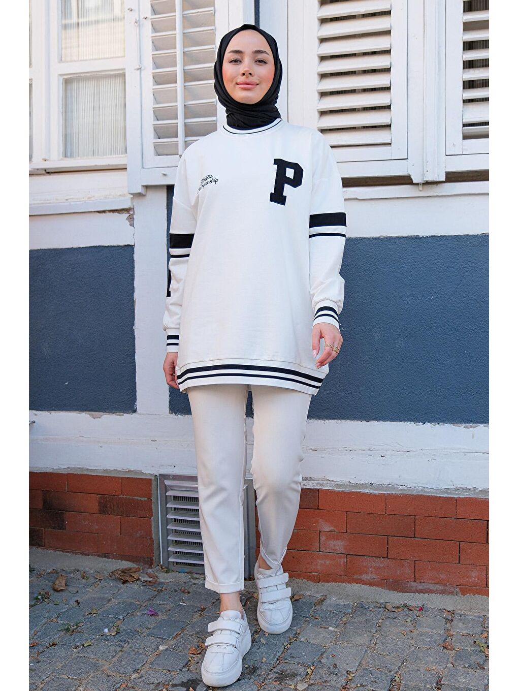 Bisiklet Yaka Kolları Şeritli Sweat Beyaz-1