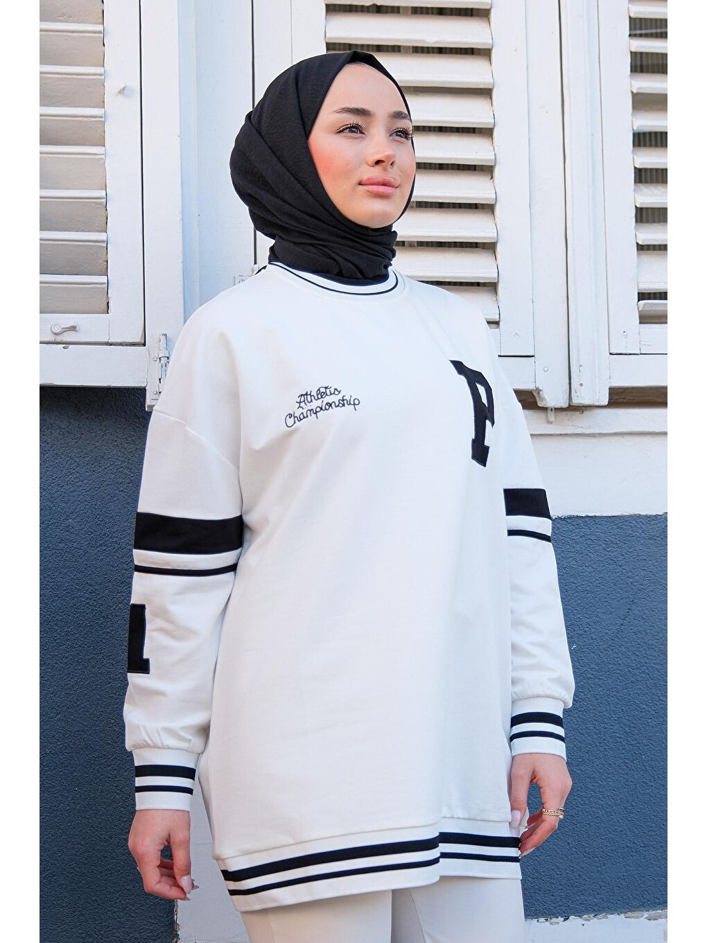 Bisiklet Yaka Kolları Şeritli Sweat Beyaz-3