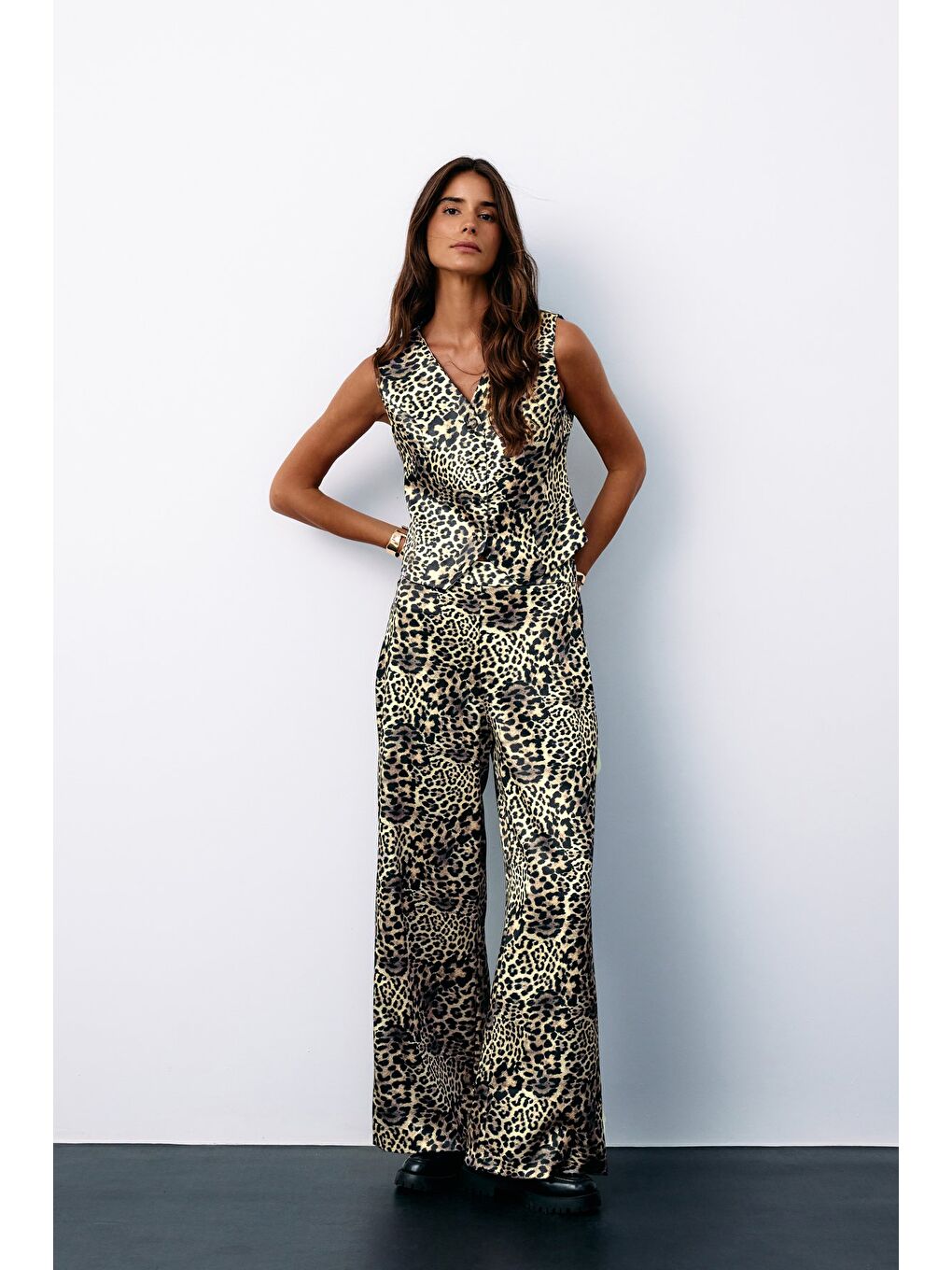 Leopar Desenli Saten Pantolon - Gri-1