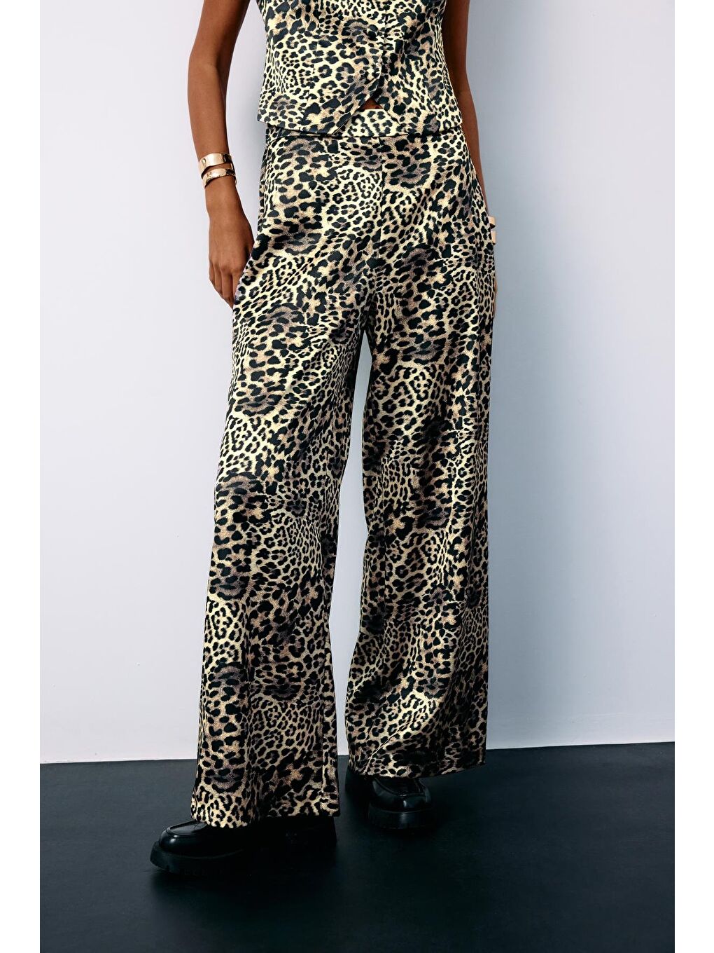 Leopar Desenli Saten Pantolon - Gri-4
