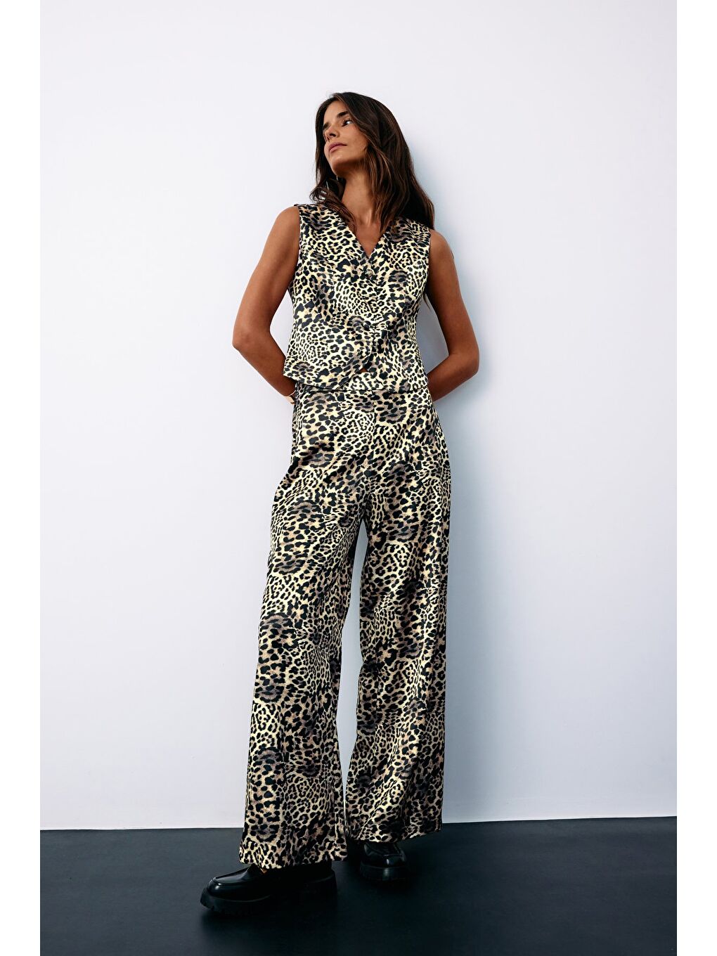 Kruvaze Leopar Saten Yelek - Gri-4