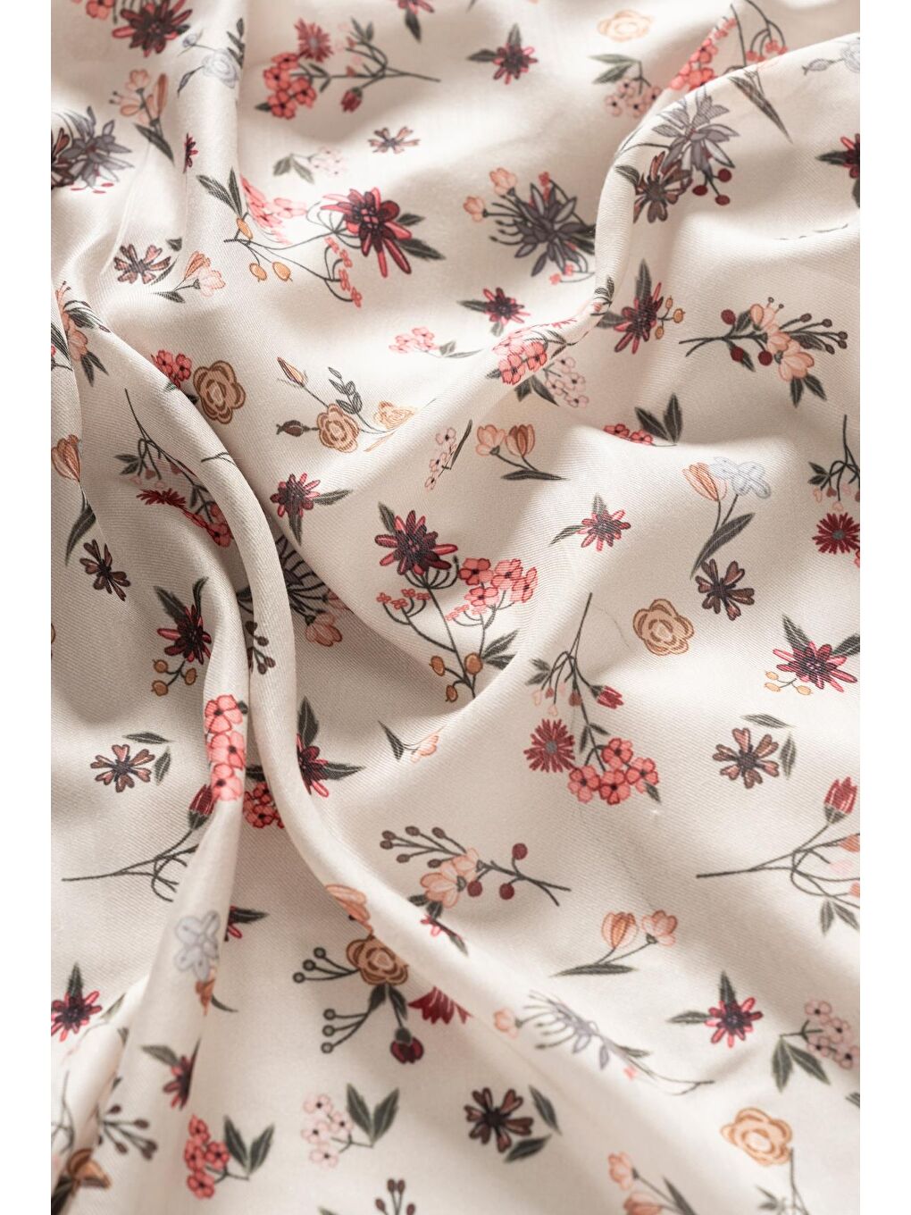 Beyaz Kadın Digital Baskılı Çiçek Desen Soft Eşarp-1