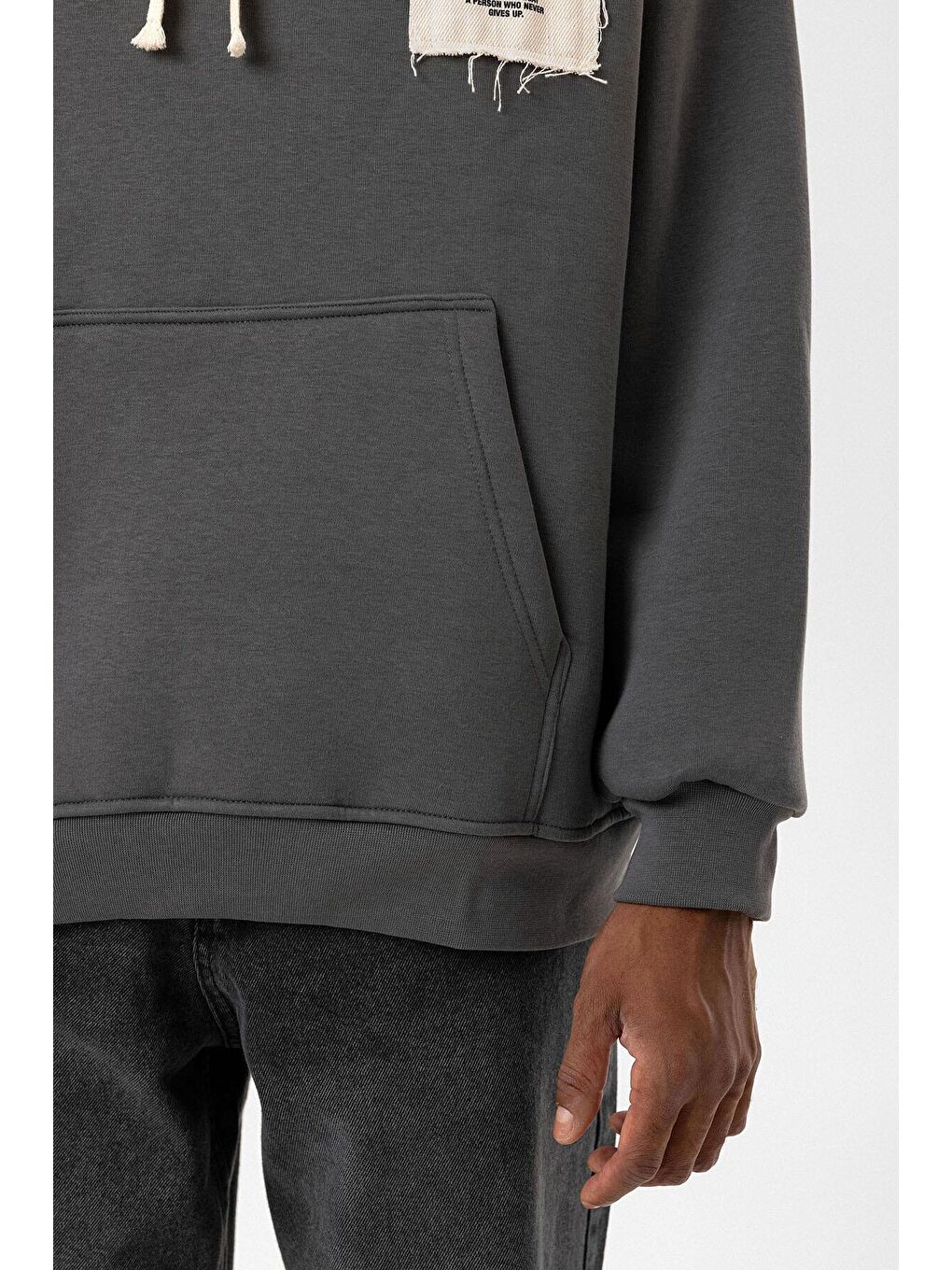 Gri Etiket Detaylı Oversize Kapüşonlu  Erkek Hoodie-4