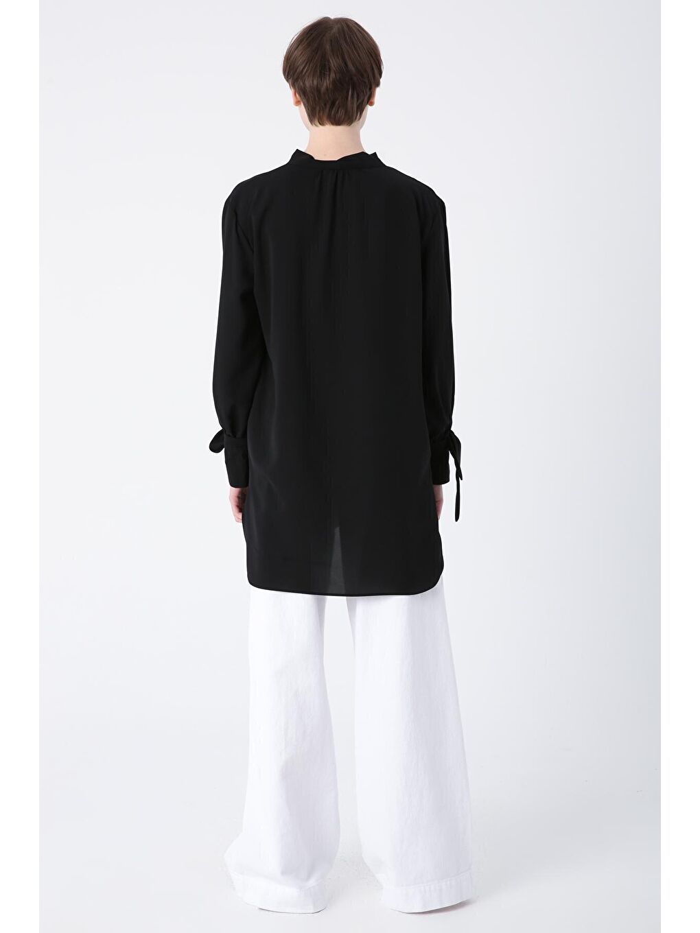 Siyah Yakası Fularlı Kolları Bağlama Detaylı Gömlek Tunik-3