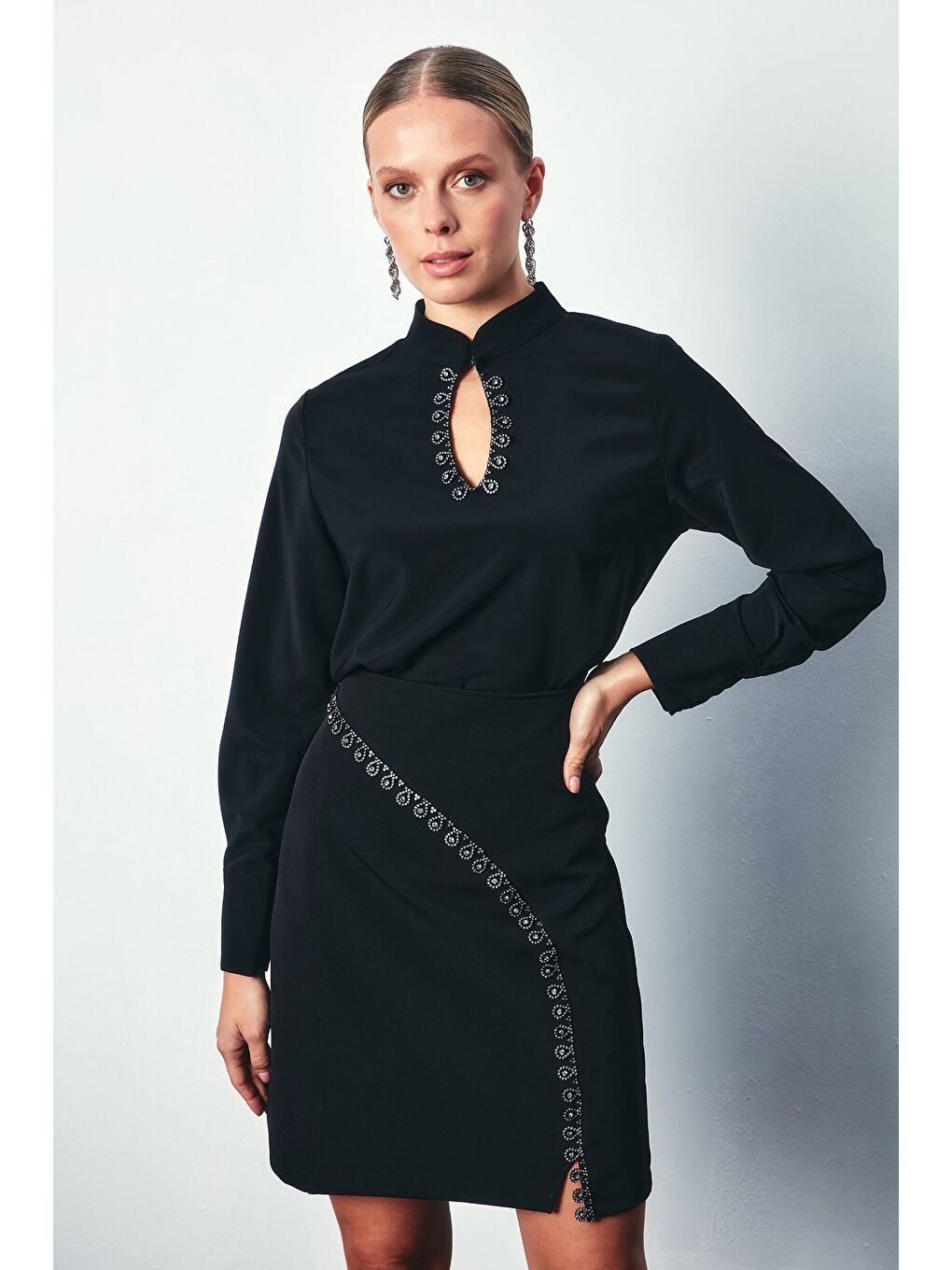 Aksesuarlı Kısa  Etek - Siyah-1