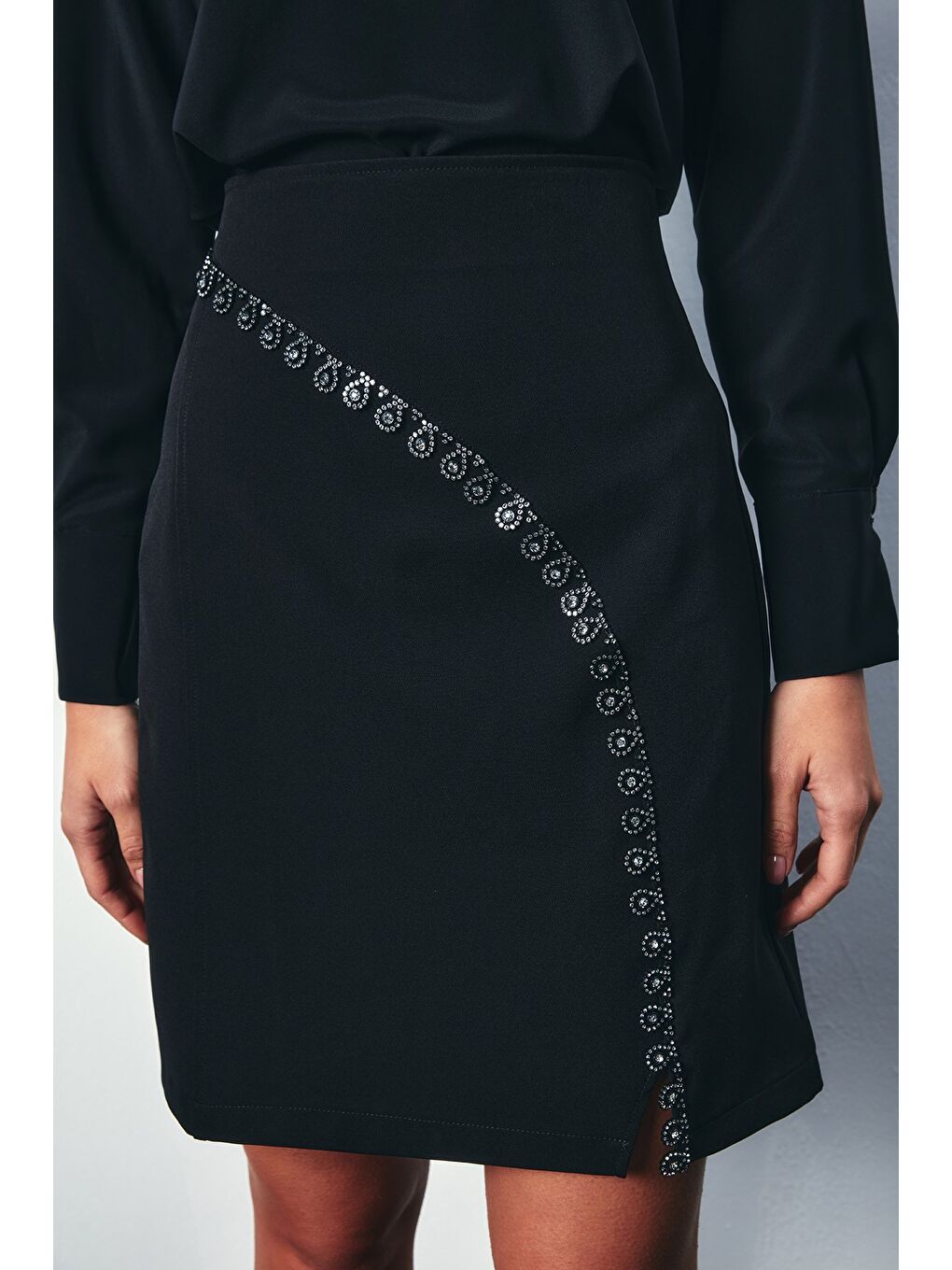 Aksesuarlı Kısa  Etek - Siyah-4