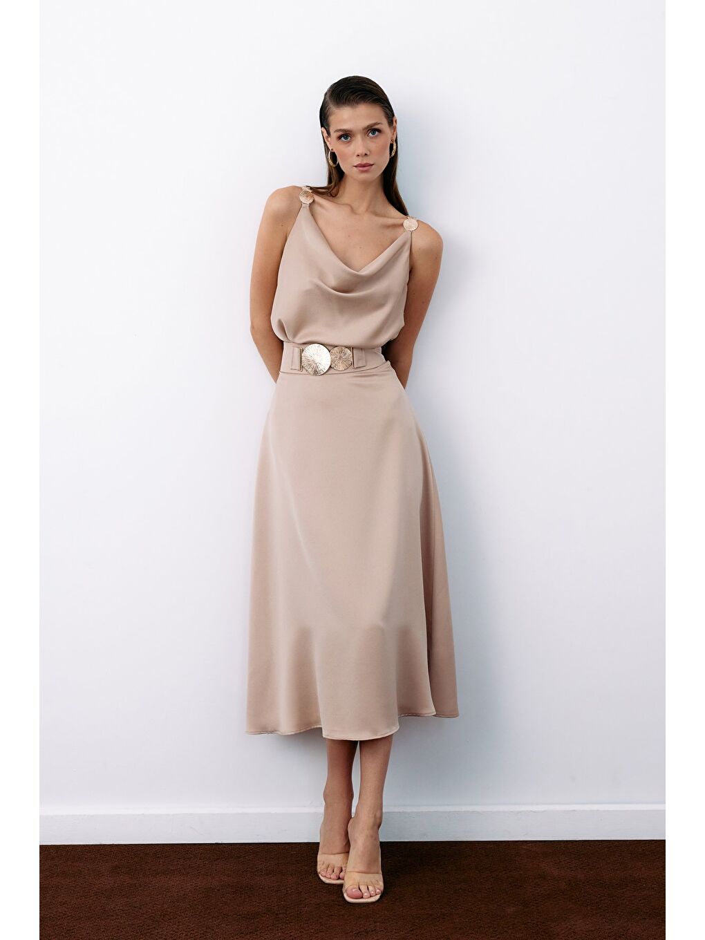 Kemer Aksesuarlı Kloş Etek - Bej-1