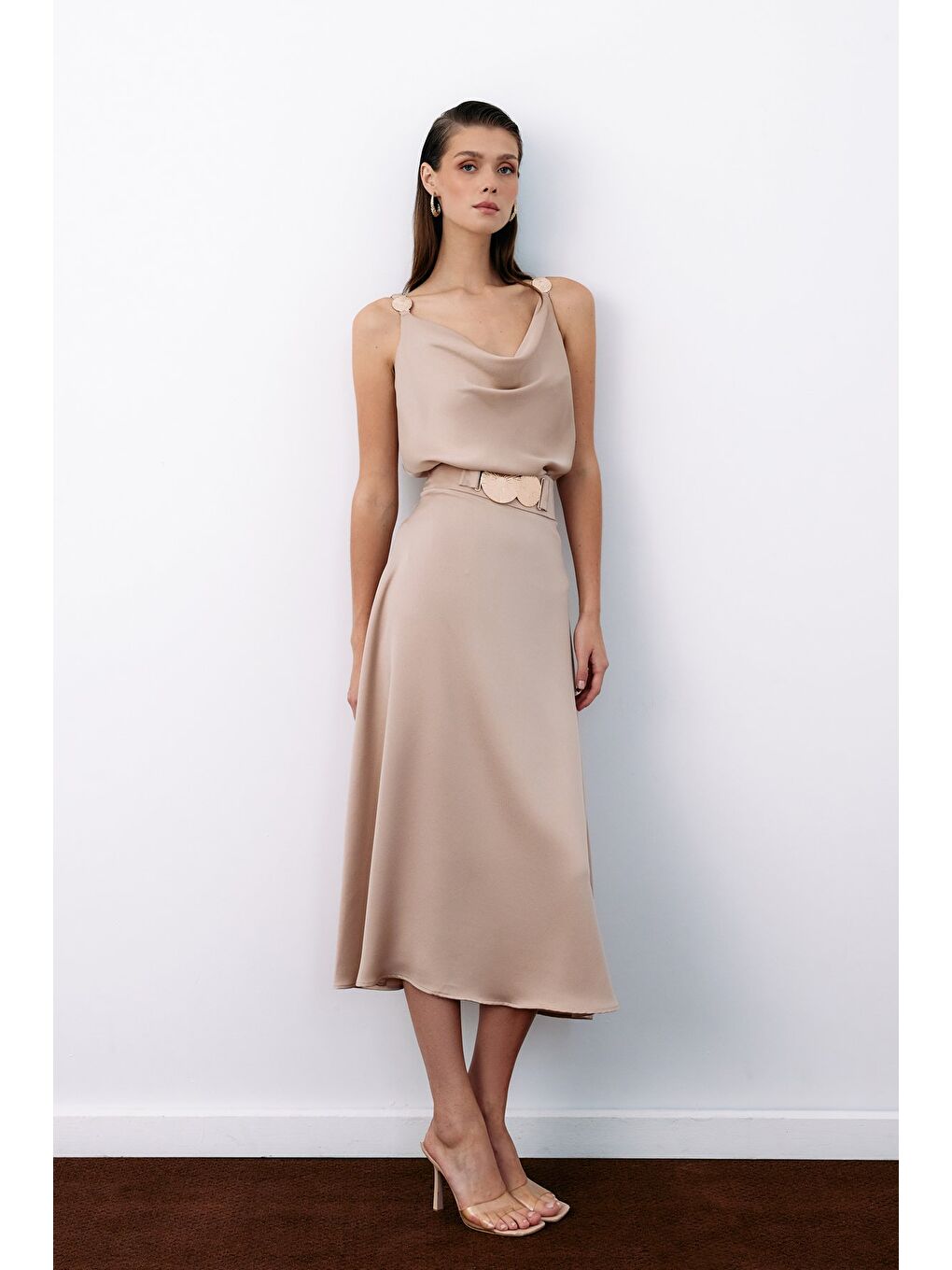 Kemer Aksesuarlı Kloş Etek - Bej-3