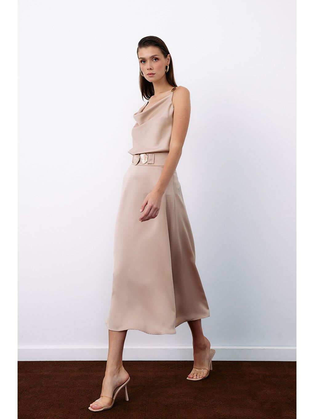 Kemer Aksesuarlı Kloş Etek - Bej-5