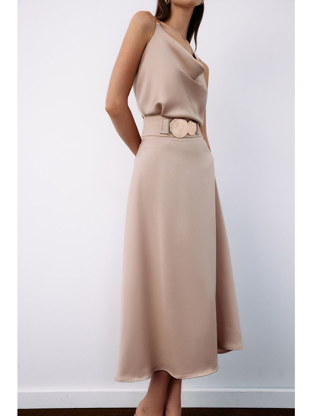 Kemer Aksesuarlı Kloş Etek - Bej-6