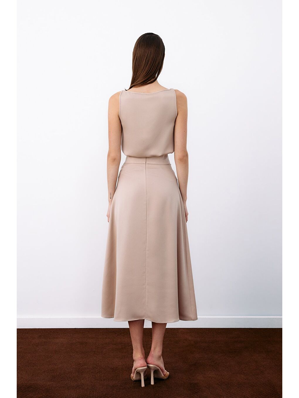 Kemer Aksesuarlı Kloş Etek - Bej-7