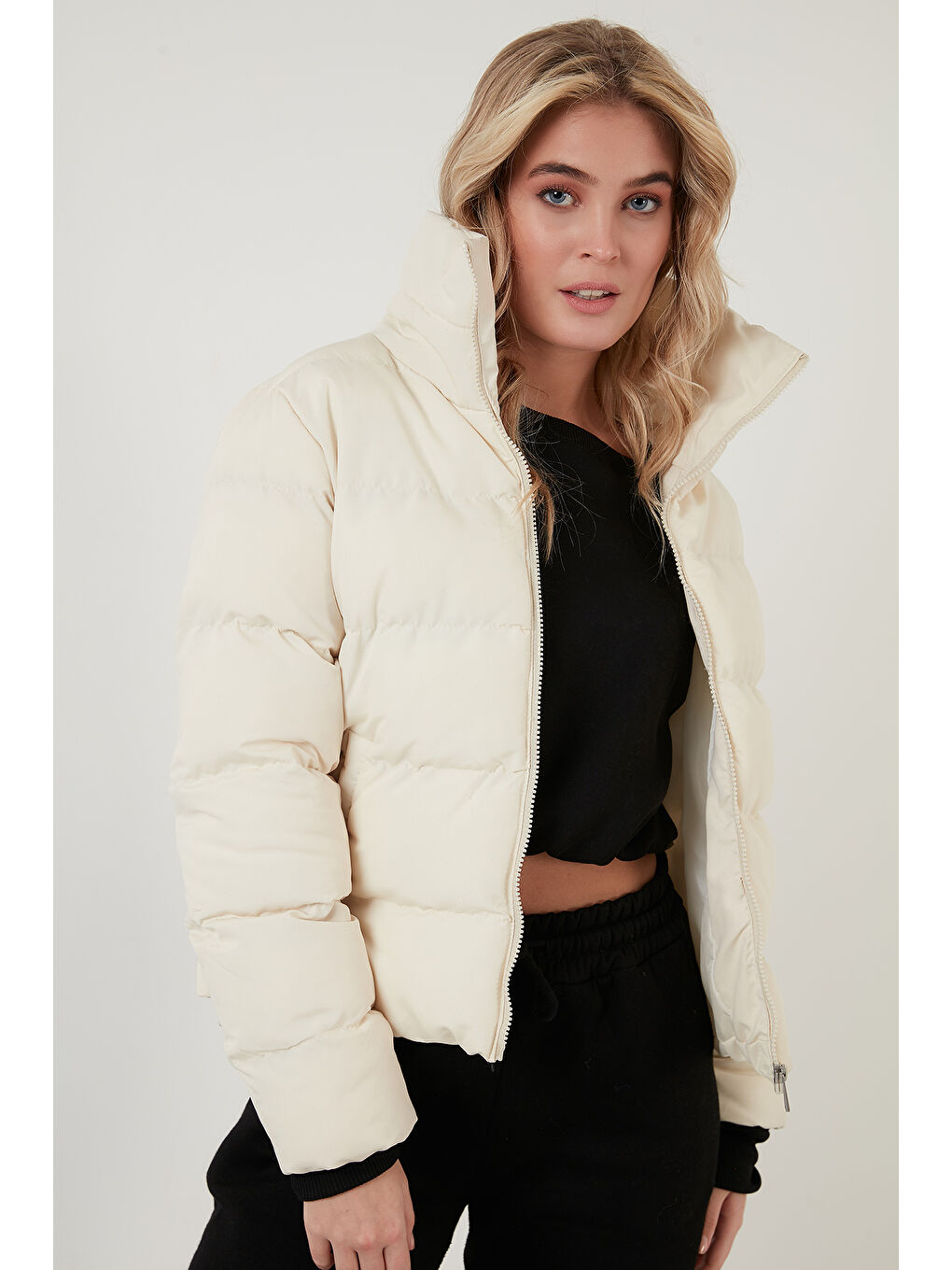 Ekru Dik Yaka Cepli Şişme Kısa Mont 6020045-5