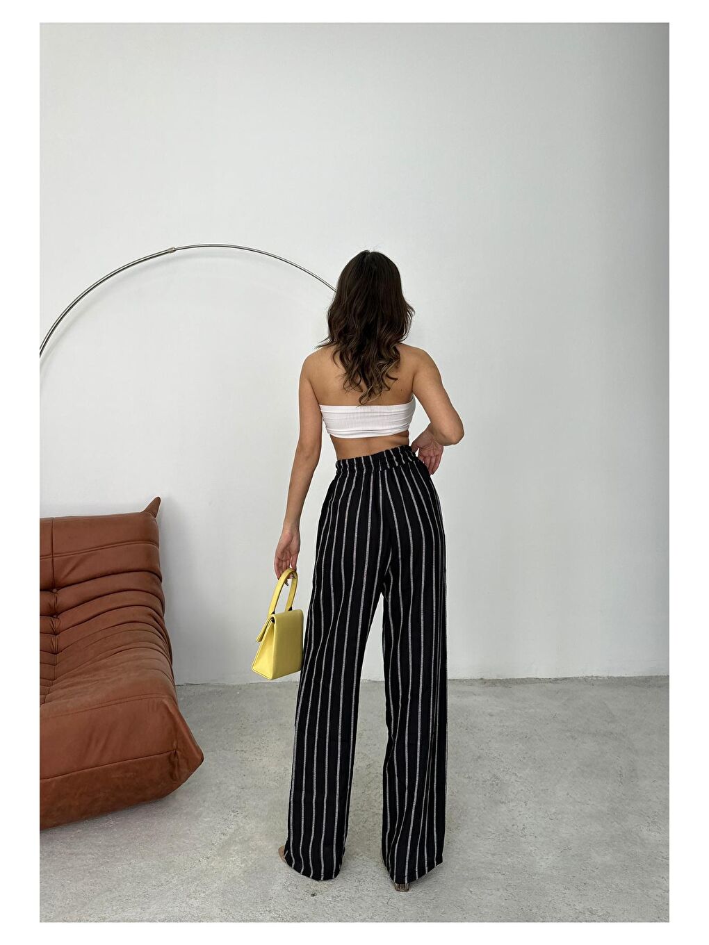 Siyah Çizgili Bol Paça Beli Lastikli Denim Görünümlü Pantolon-1