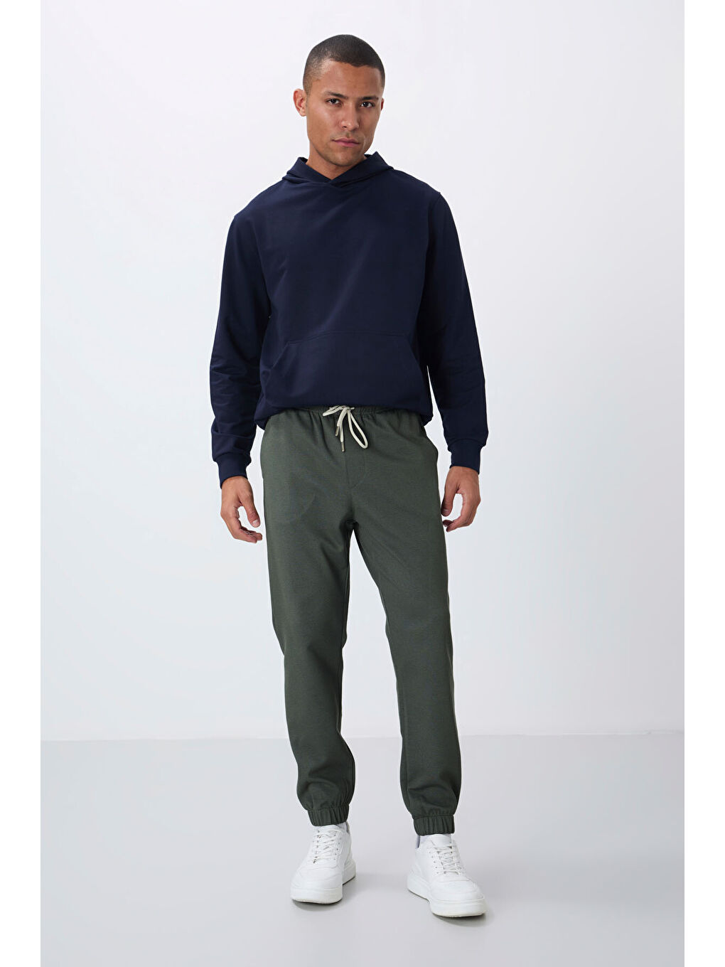 Haki Yüzeyi Dokulu Standart Fit Erkek Eşofman Alt - 82156-2