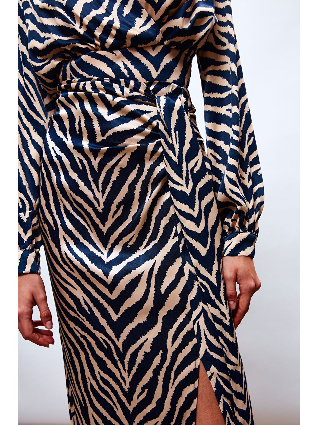 Zebra Desenli Saten Etek - Lacivert-4