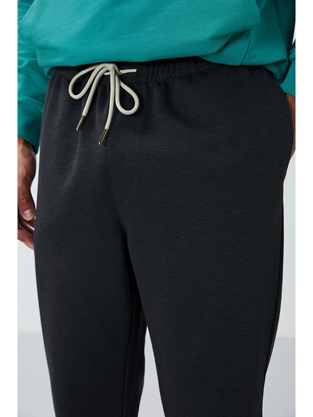 Koyu Gri Yüzeyi Dokulu Standart Fit Erkek Eşofman Alt - 82156-1