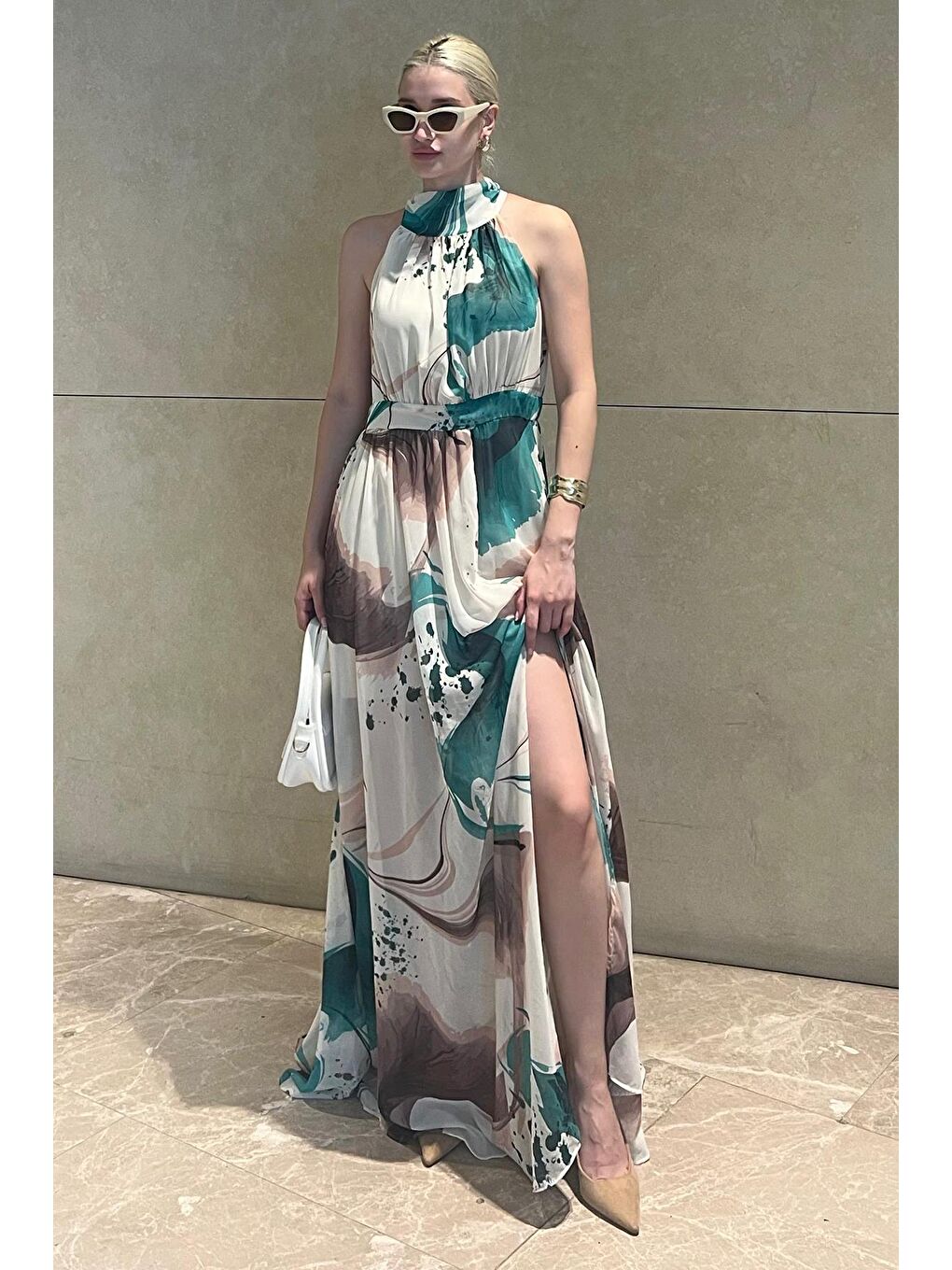 Yeşil Halter Yaka Yırtmaç Detaylı Desenli Uzun Elbise Mg2162-1