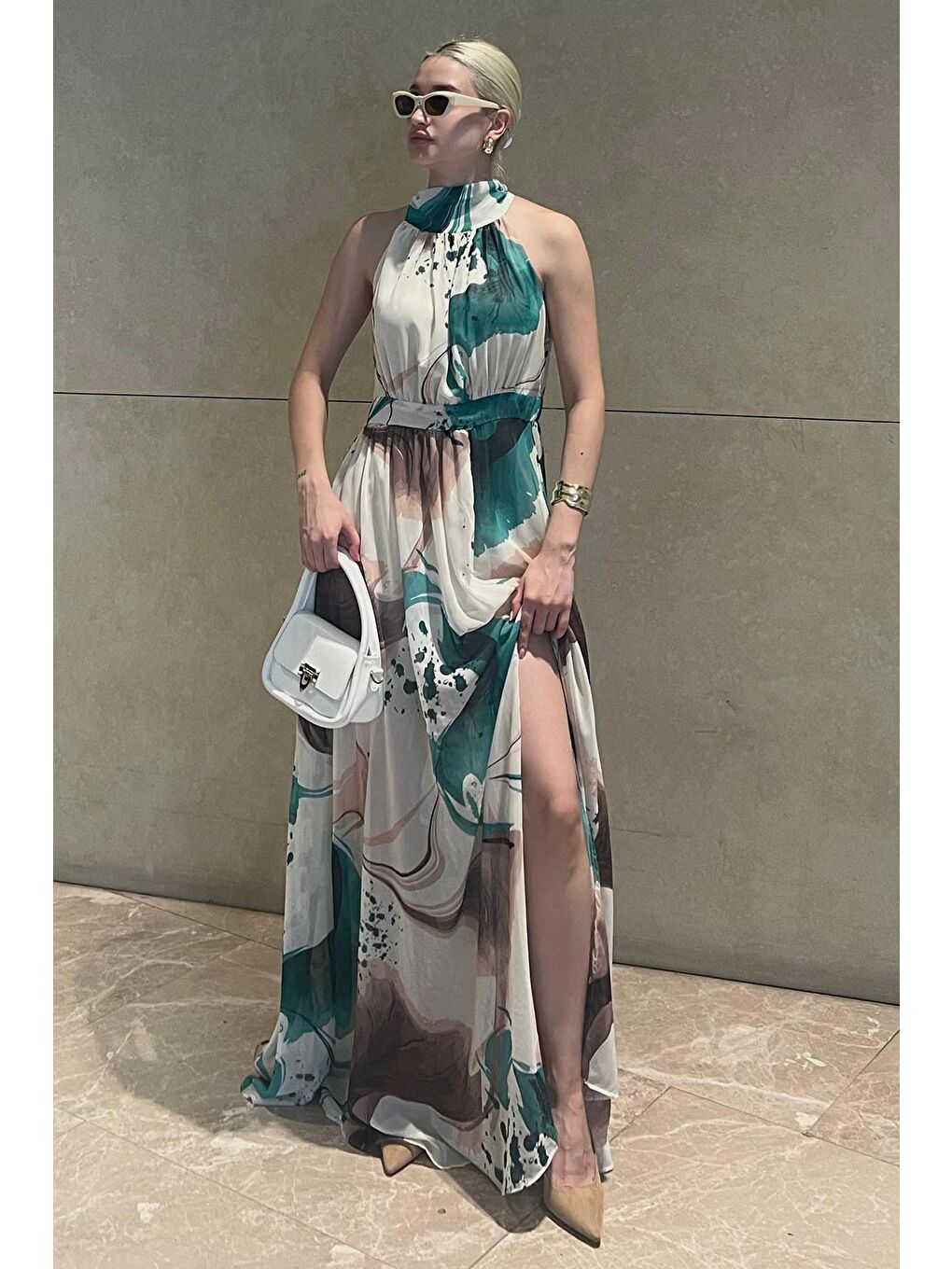 Yeşil Halter Yaka Yırtmaç Detaylı Desenli Uzun Elbise Mg2162-2